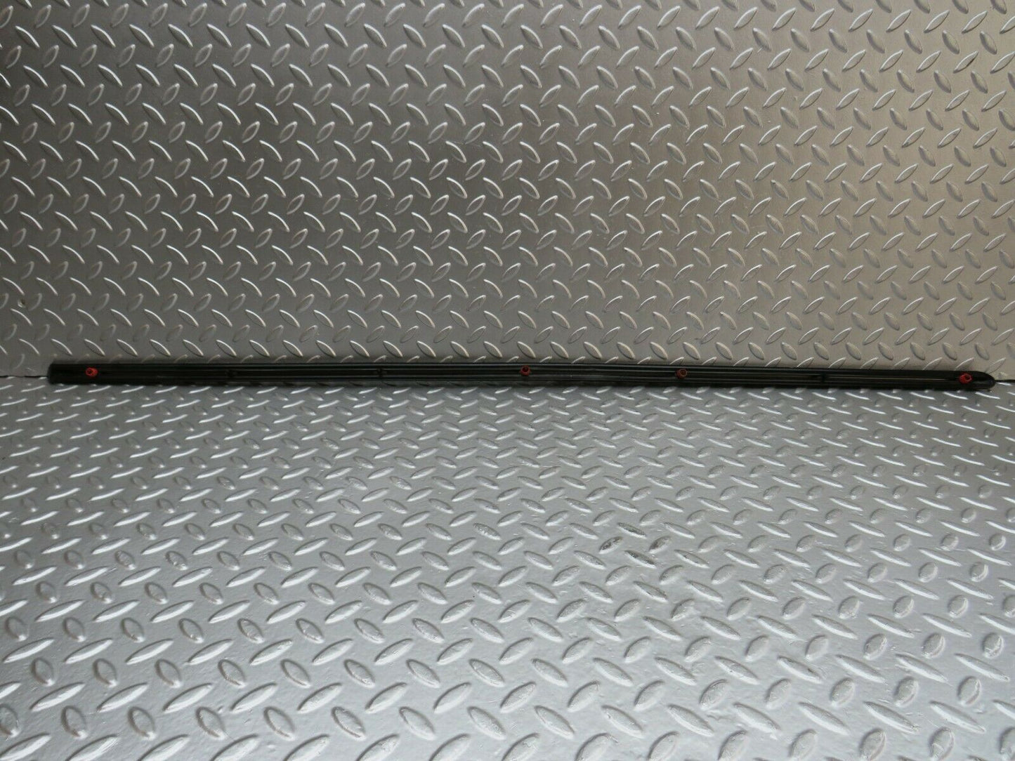 24007 Mercedes-Benz W123 280E Front Left Fender Wing Centre Moulding Trim