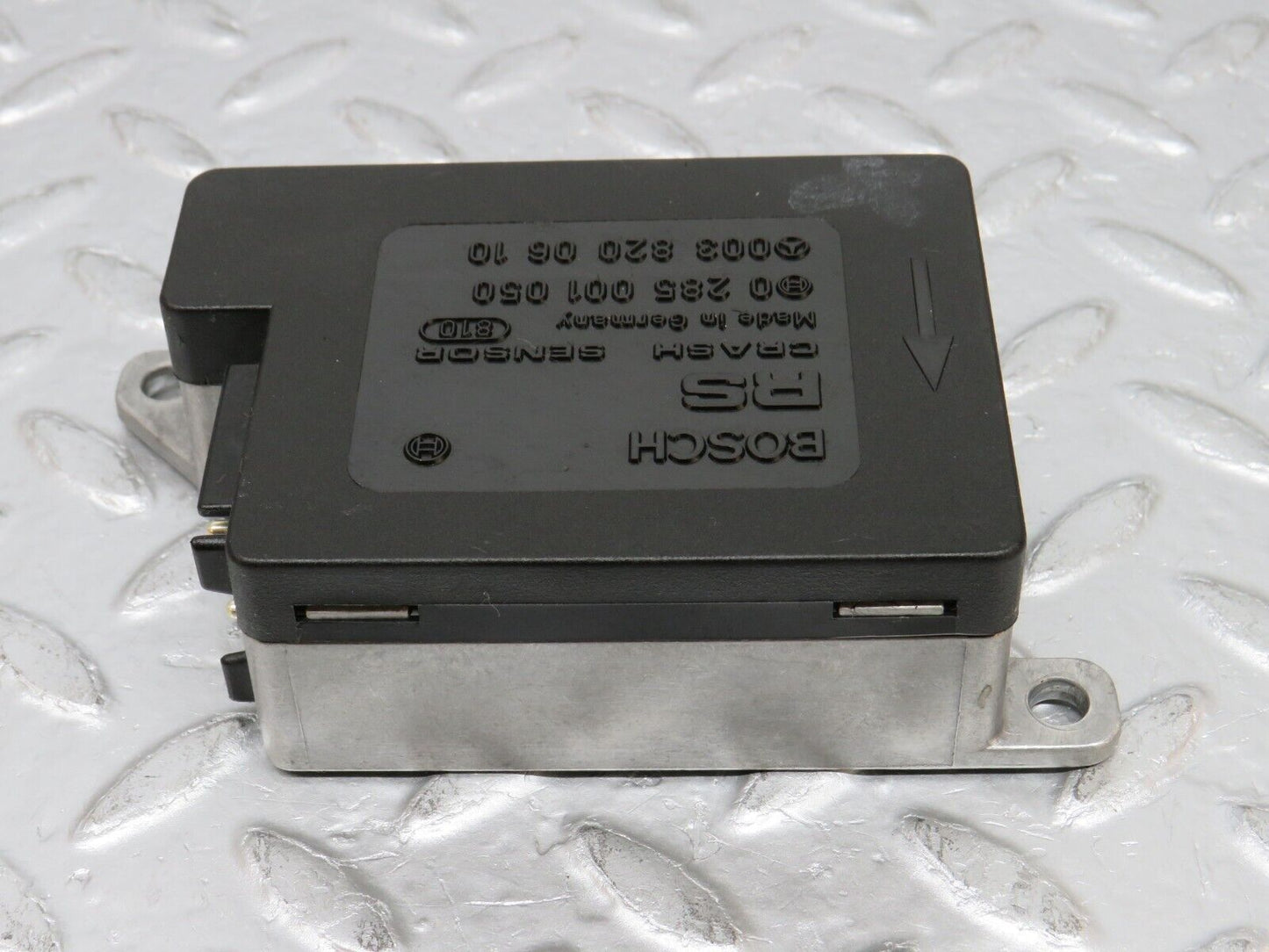 32479 Mercedes-Benz S124 300TE Wagon Crash Sensor Bosch 0285001050 0038200610