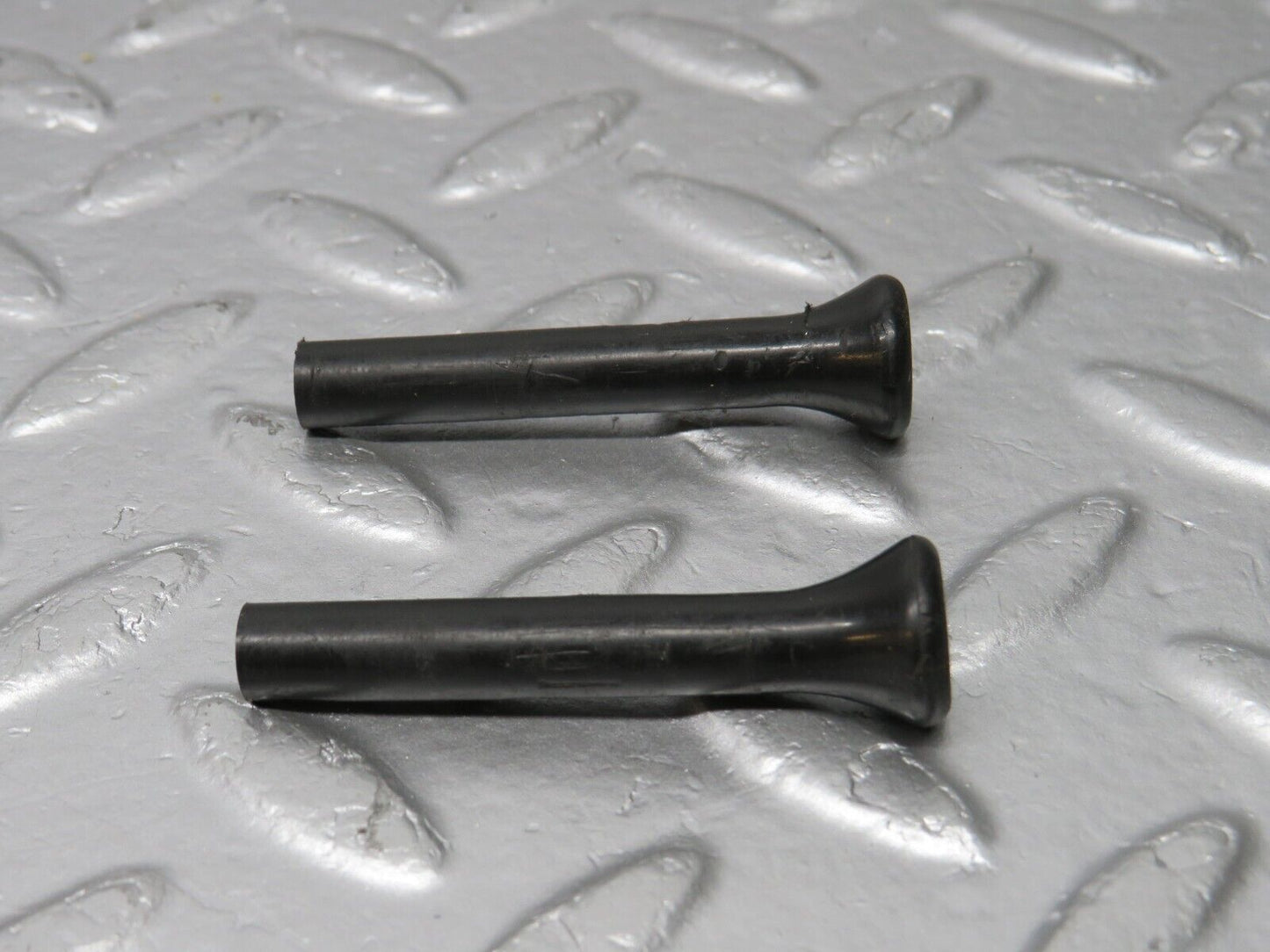 40477 Mercedes-Benz W110 230 Door Lock Knob 2x