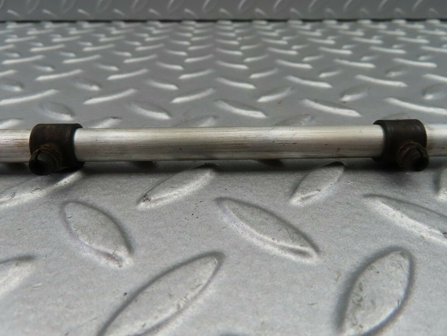 6300 Mercedes-Benz W126 380SE Camshaft Oiler Pipe