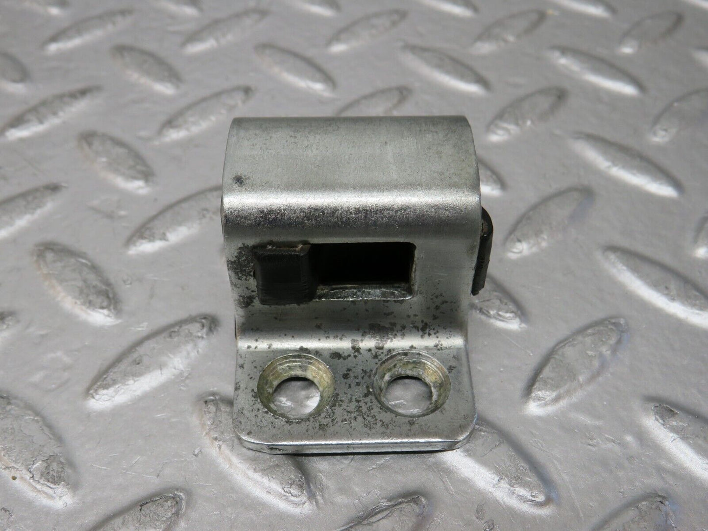 26806 Mercedes-Benz W123 240D Door Lock Latch Front Left Side
