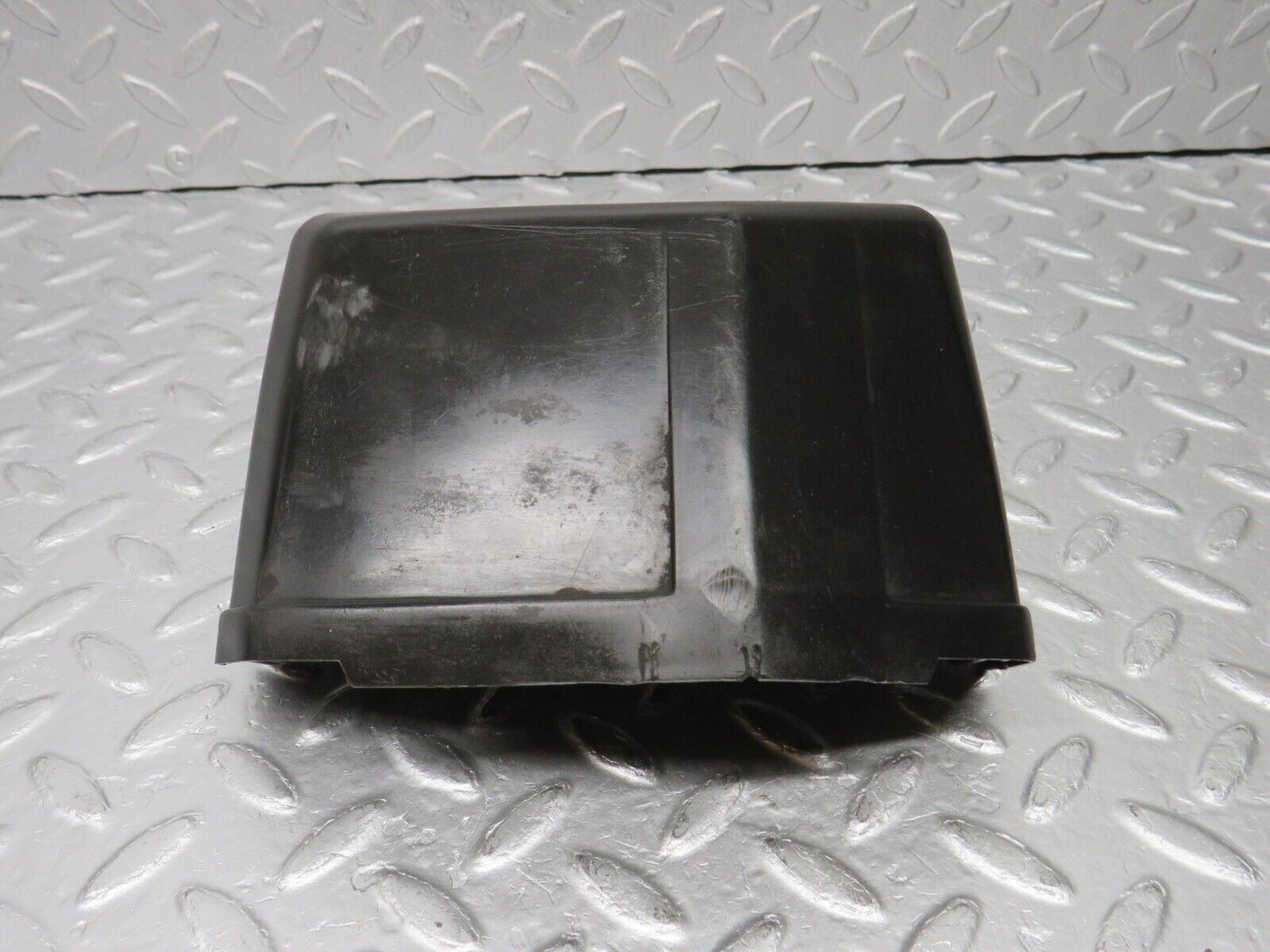 38772 Mercedes-Benz W201 190E Ignition Suppressor Housing 1031580685