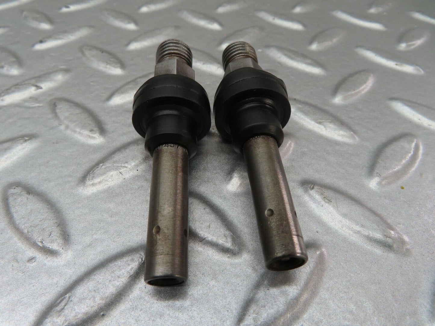 15330 Mercedes-Benz W123 230E 2x Fuel Injectors Bosch 0437502010
