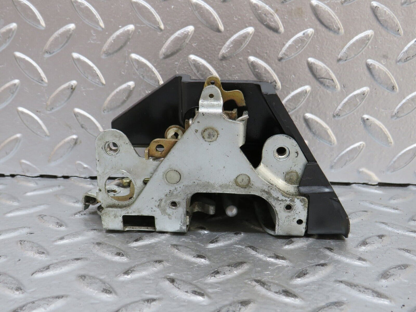 28288 Mercedes-Benz S123 240D Wagon Front Right Door Lock Mechanism 1237330208