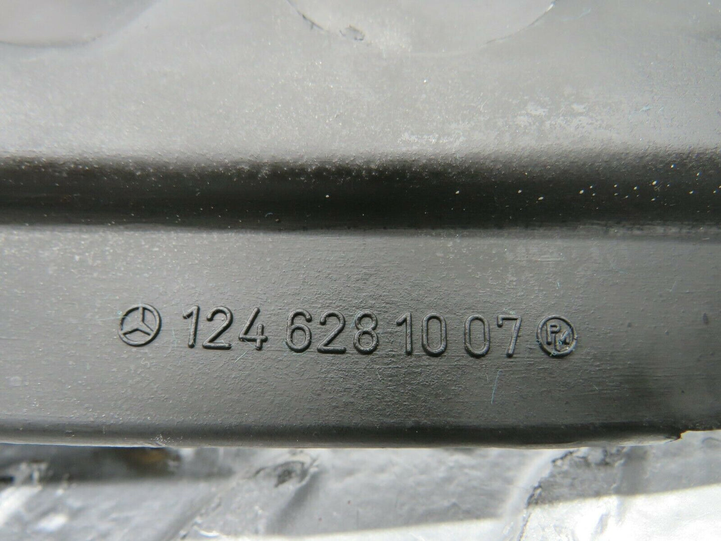 22578 Mercedes-Benz C124 E220 Covering Side Member Pair 1246280907 1246281007