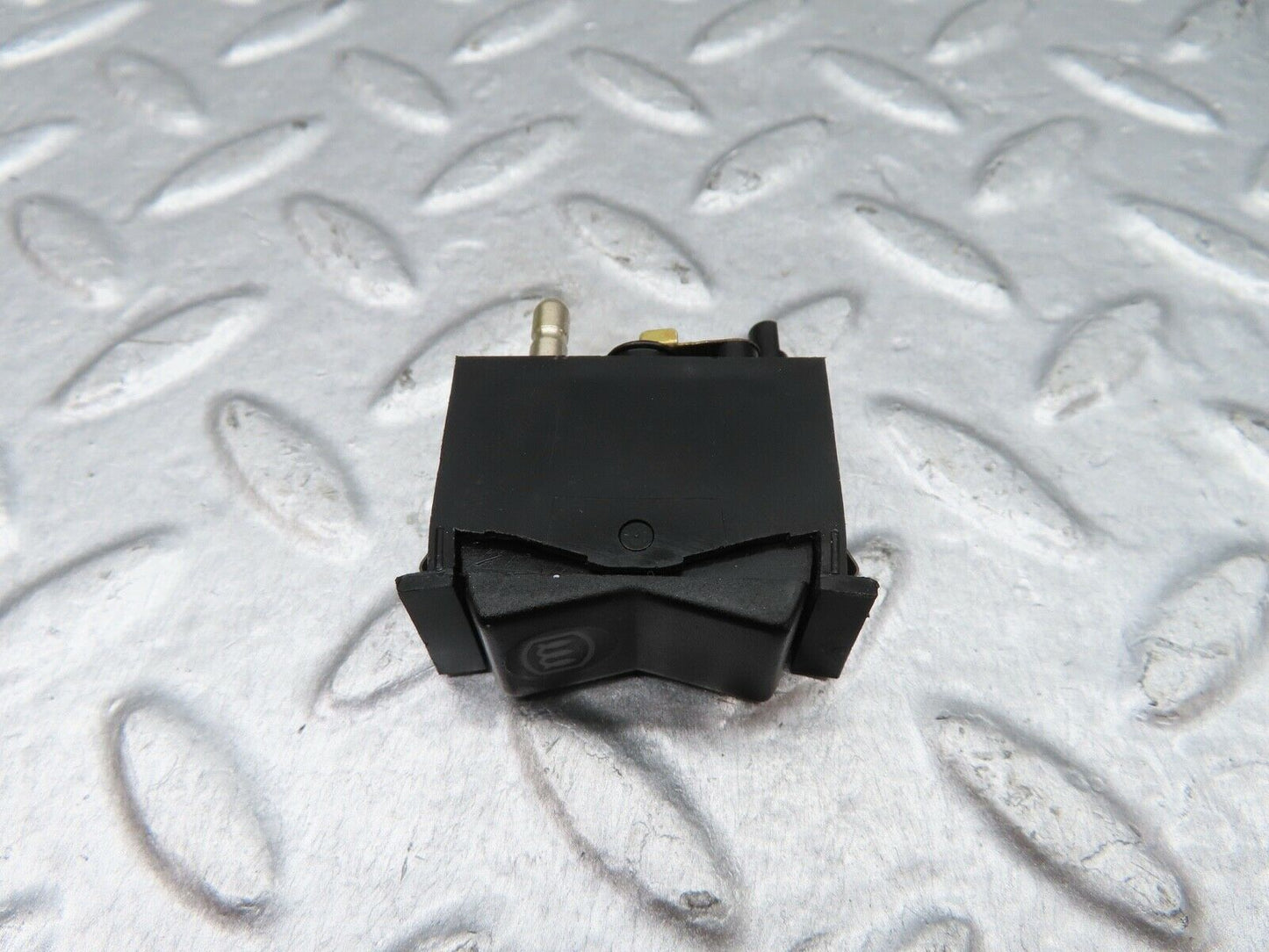 18089 Mercedes-Benz W123 200 Rear Heated Windscreen Switch 03812515