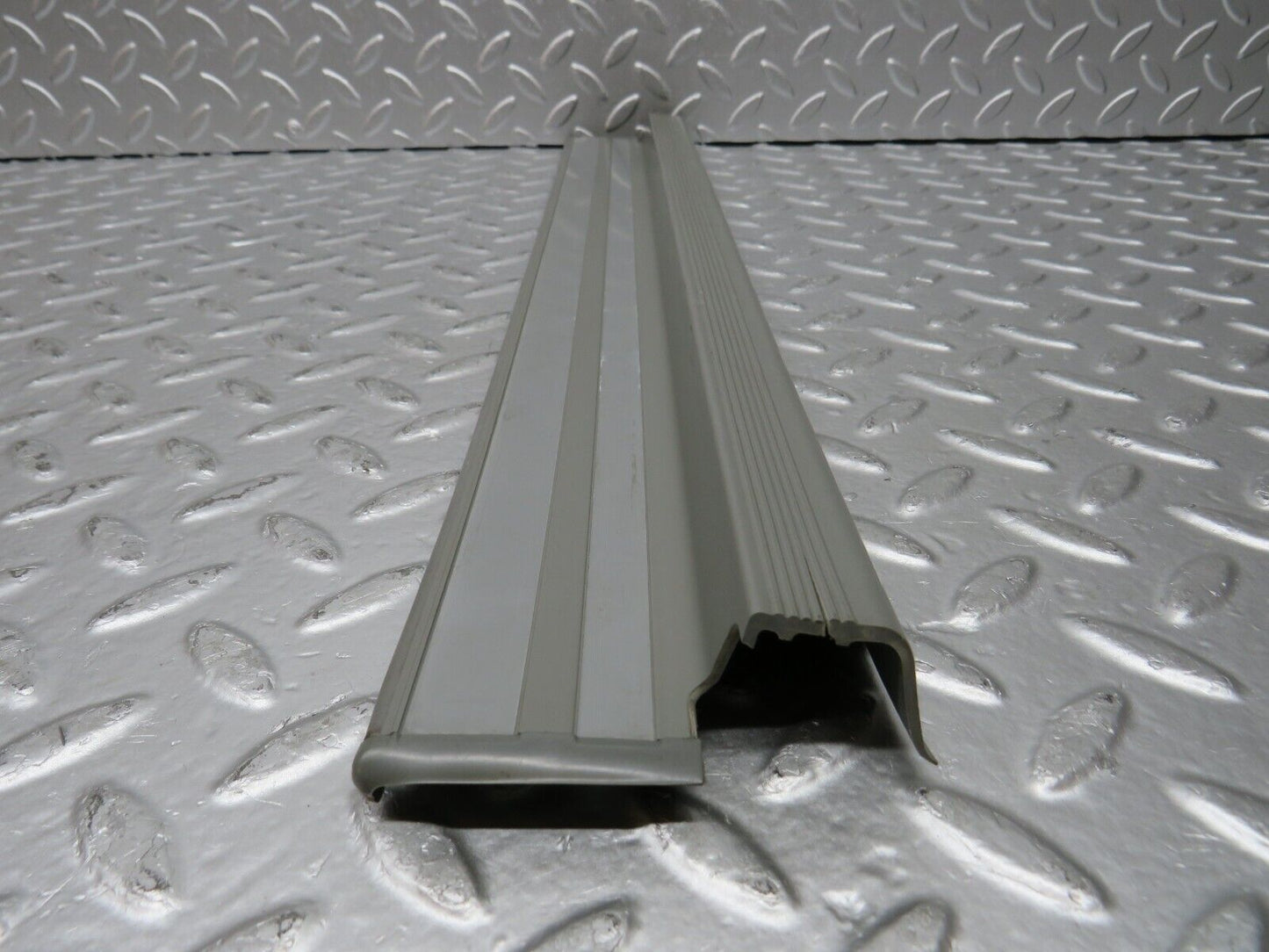 31208 Mercedes-Benz S124 220TE Wagon Rear Right Door Sill Trim