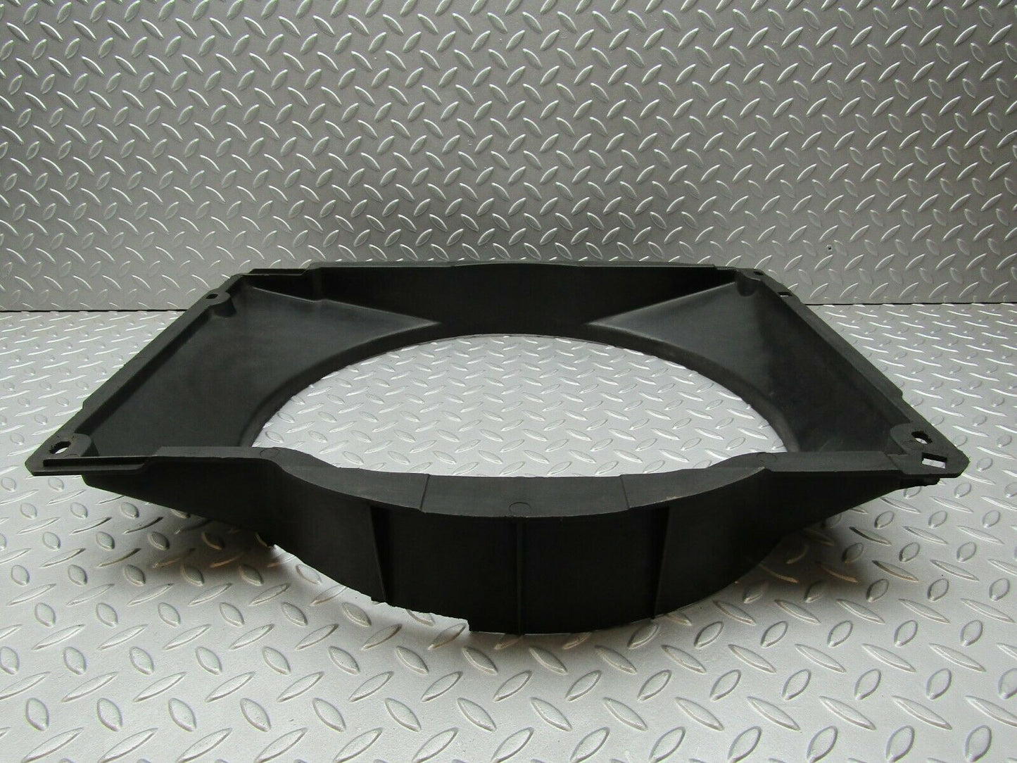 3288 Mercedes-Benz W115 220D Radiator Fan Shroud Fan Cover 1155050355