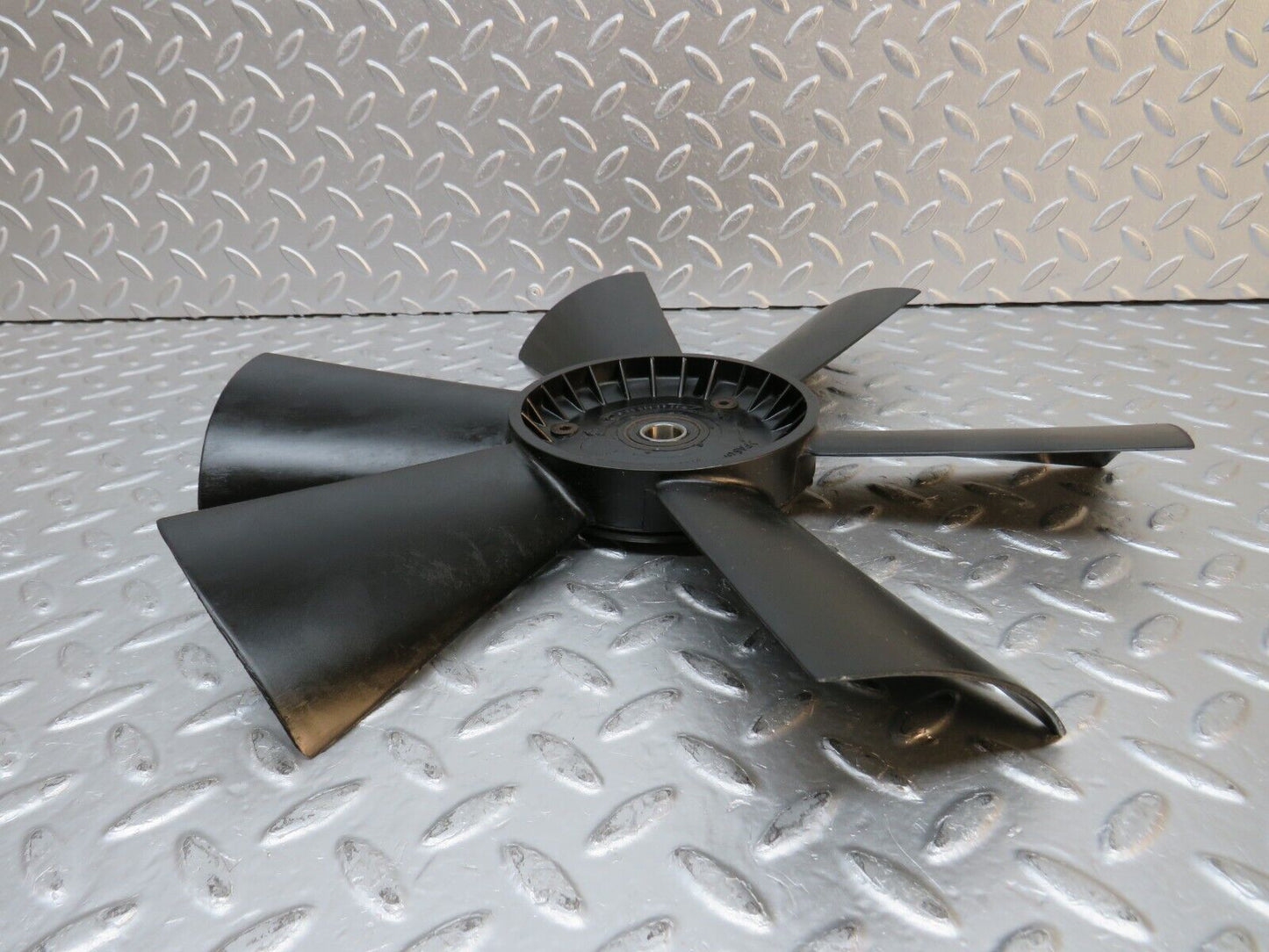 31762 Mercedes-Benz W201 190LE 1.8L Engine Cooling Fan 1022050506