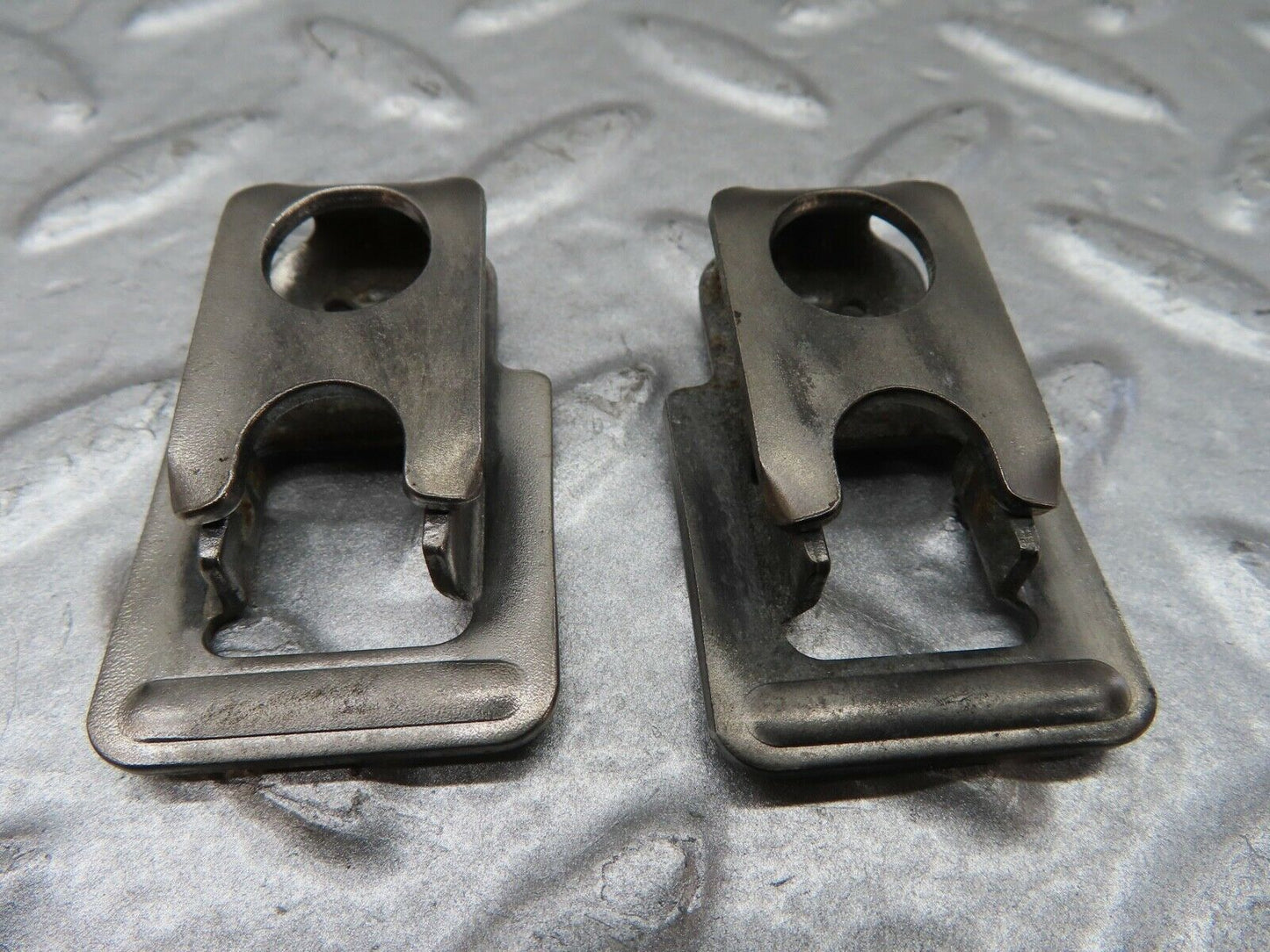 20055 Mercedes-Benz R129 300SL Coupe Fuel Injector Bracket