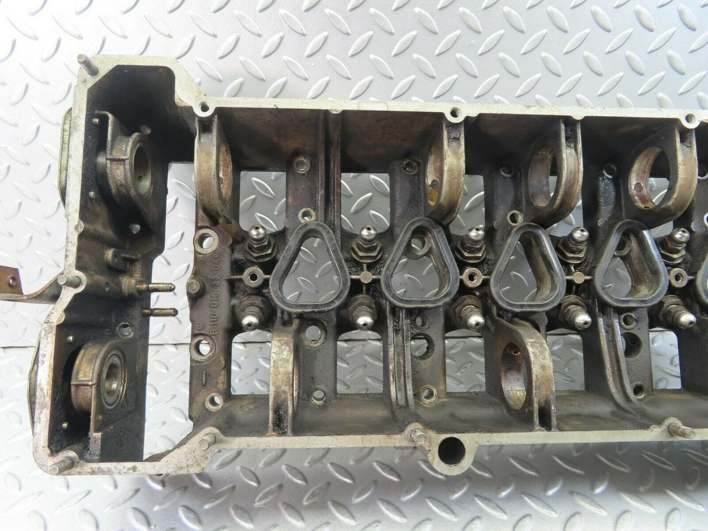 8555 Mercedes-Benz W114 Camshaft Bearing Casing 1100163304