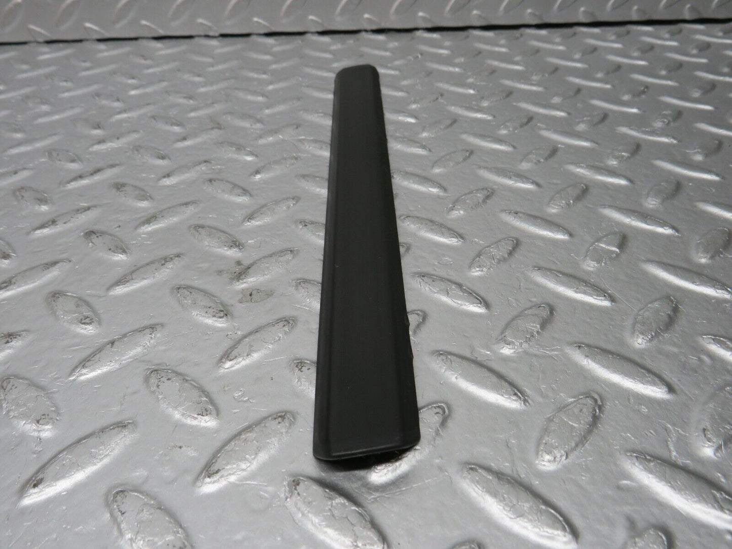 33782 Mercedes-Benz W201 190E 2.0L Front Left Fender Wing Centre Moulding Trim