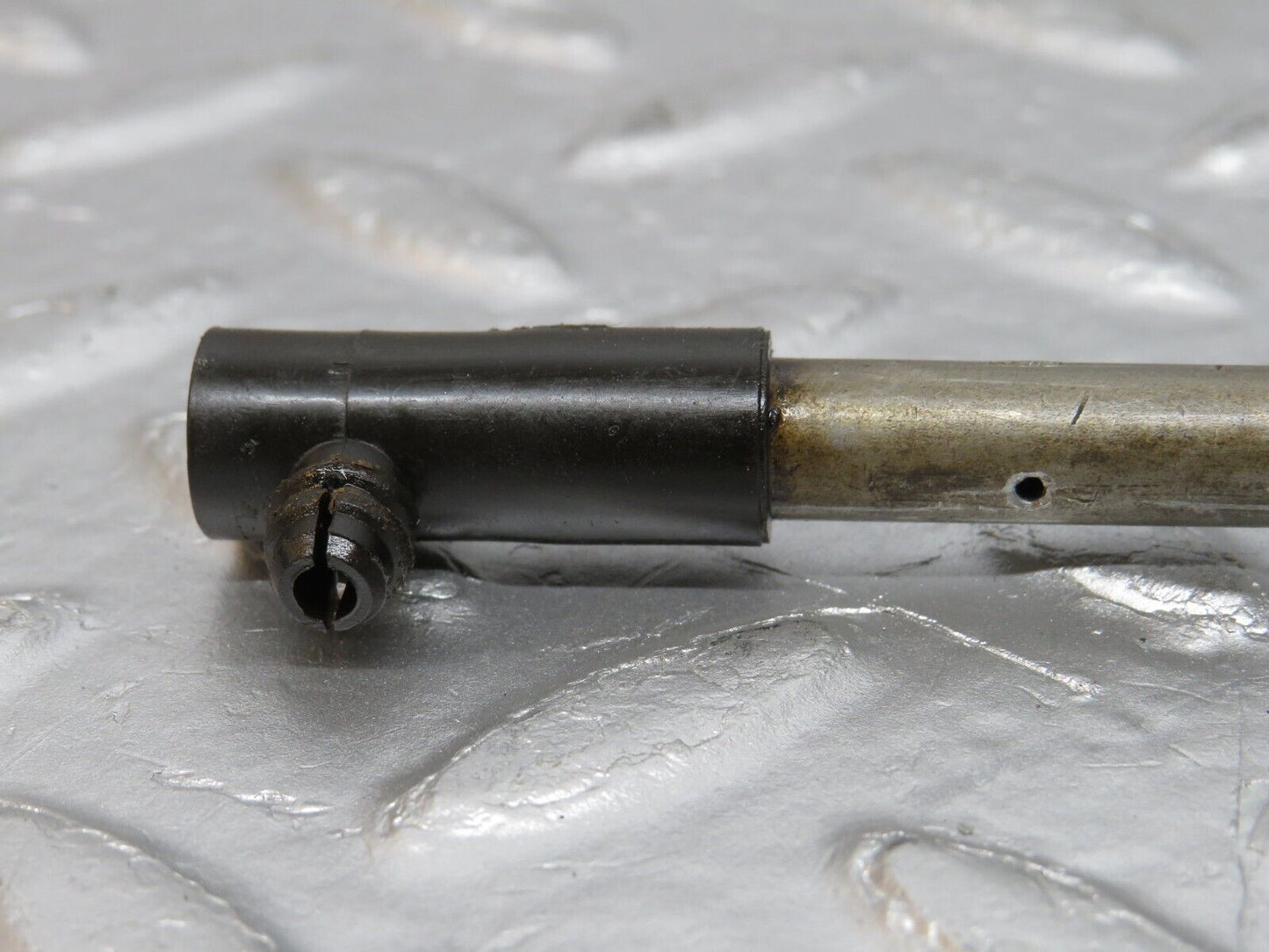 32958 Mercedes-Benz C107 R107 450 V8 Camshaft Oil Tube