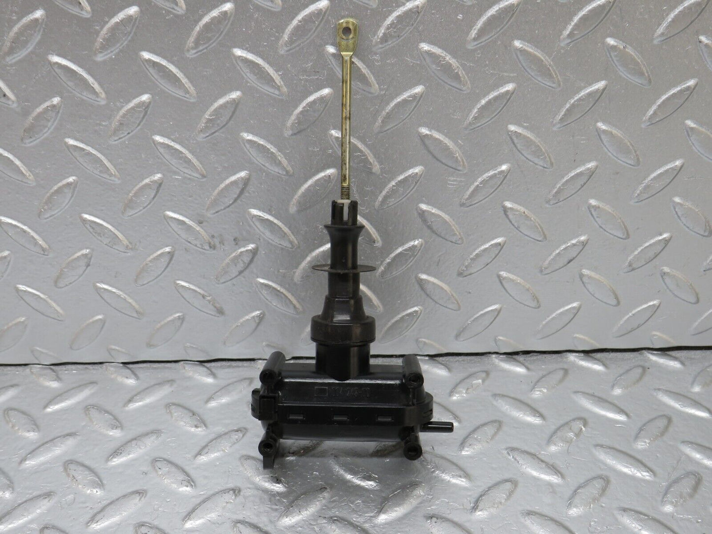 33648 Mercedes-Benz W201 190E 2.0L Door Lock Vacuum Actuator Rear Right