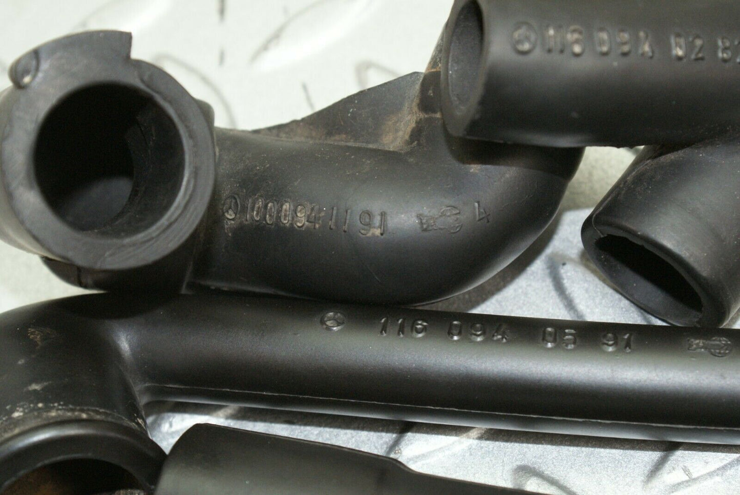 2607 Mercedes-Benz W116 350SE 4x Intanke Hose Crankcase Hose Pipe