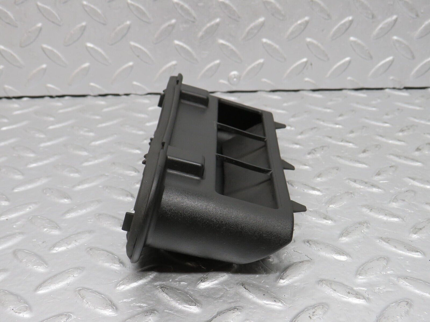 38677 Mercedes-Benz W201 190E 2.6L Trunk Breather Ventilation Valve Right 2018300242