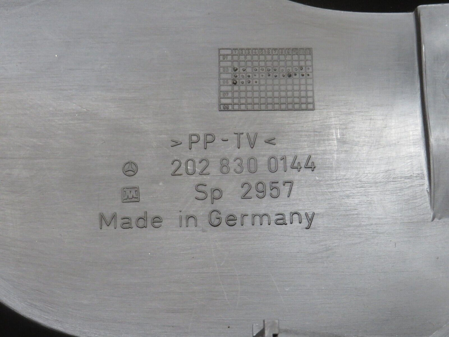 33514 Mercedes-Benz W202 C180 Air Duct 2028300144 2028300325