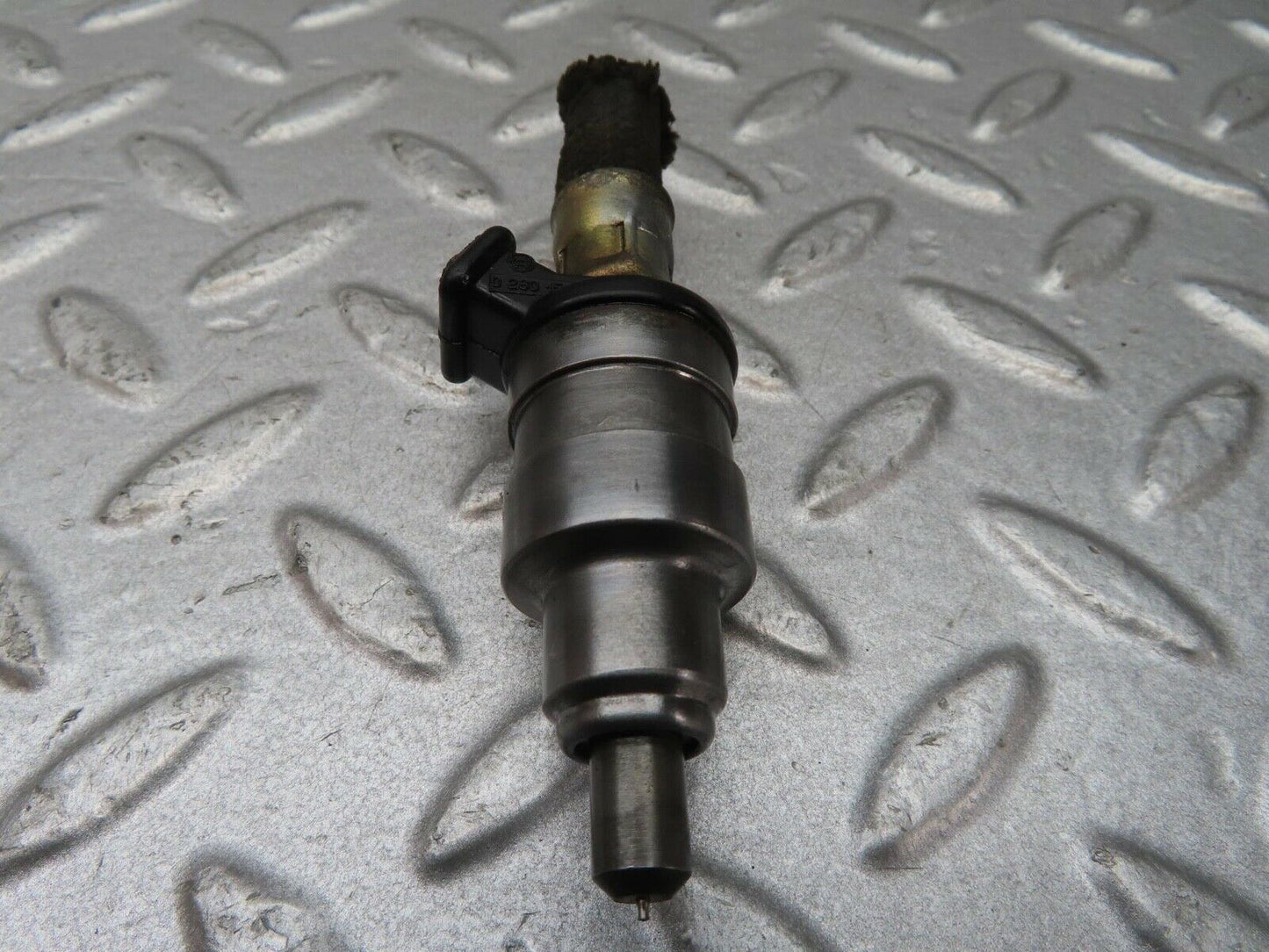 13339 Mercedes-Benz W116 350SE Fuel Injector Bosch 0280150001