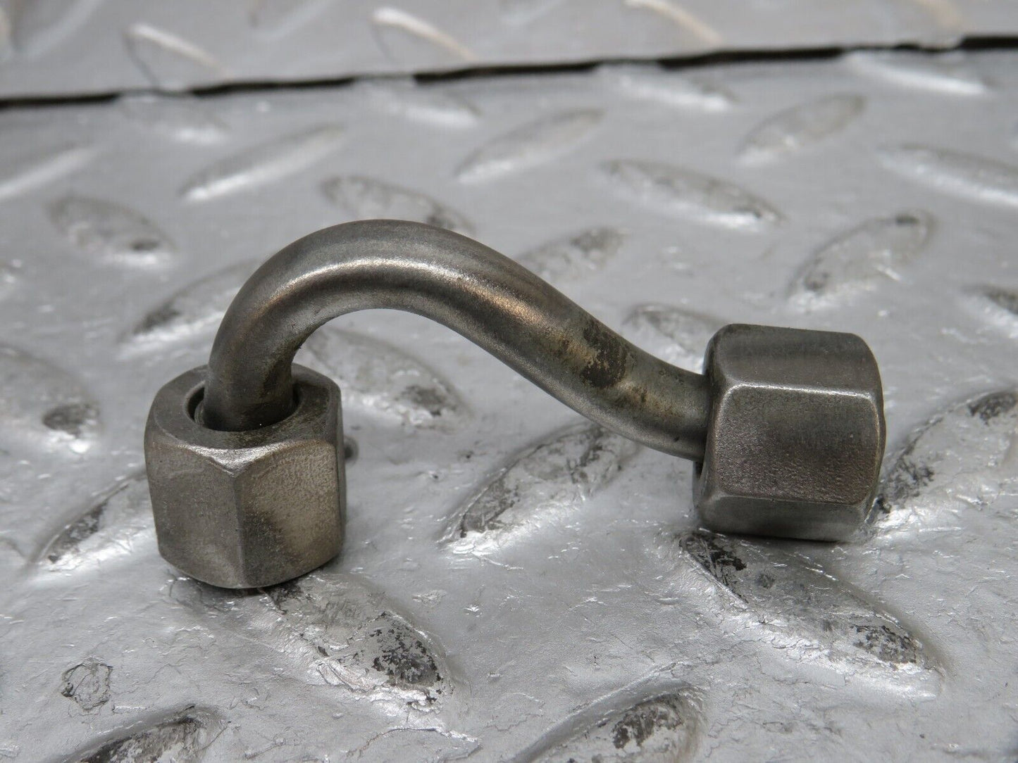 32720 Mercedes-Benz S124 300TE Wagon Fuel Hose Pipe