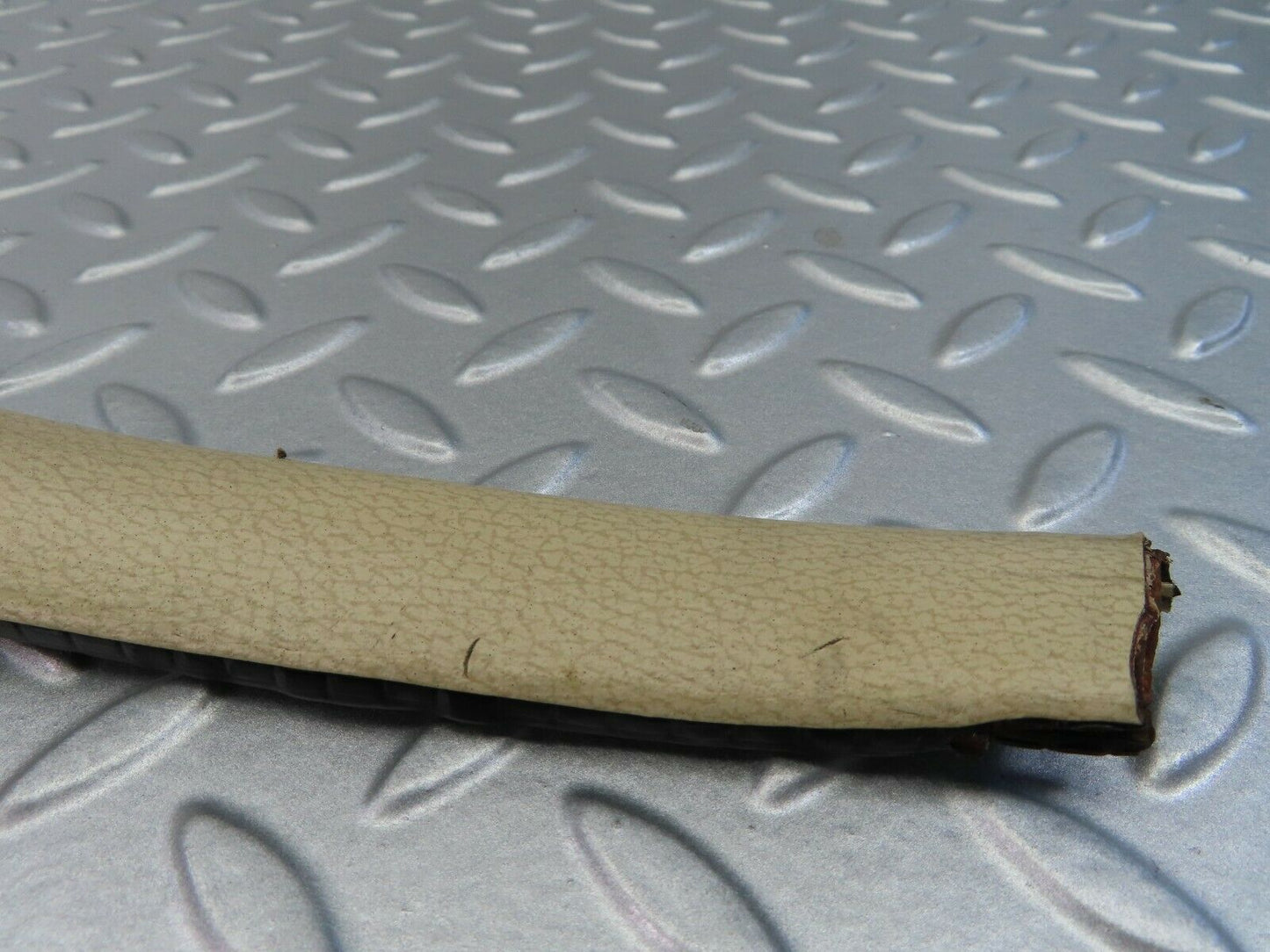 7278 Mercedes-Benz W116 450SE Front Left Door Seal Trim
