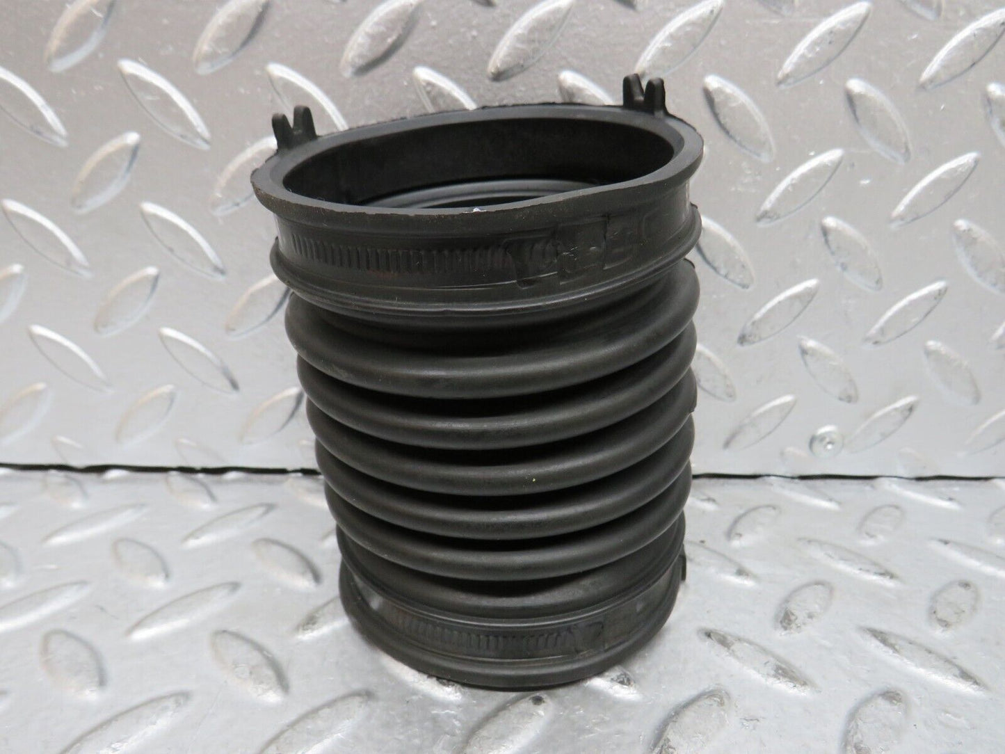29113 Mercedes-Benz C124 320CE Coupe Air Intake Hose 1040940191