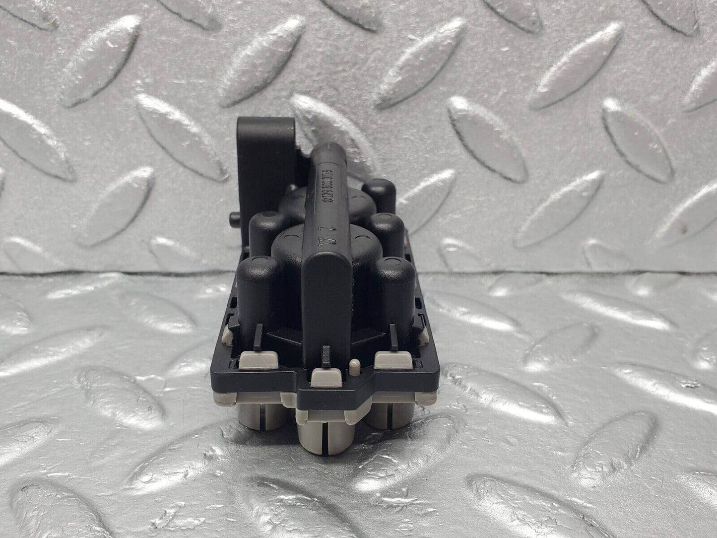 46932 Mercedes-Benz R129 320SL Coupe Engine Vacuum Valve 1298003178