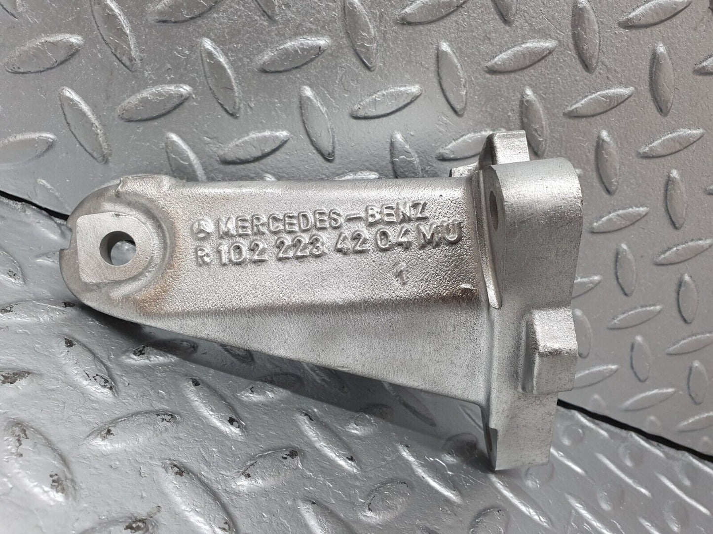 41448 Mercedes-Benz W124 200E Engine Mount Bracket Right Side 1022234204