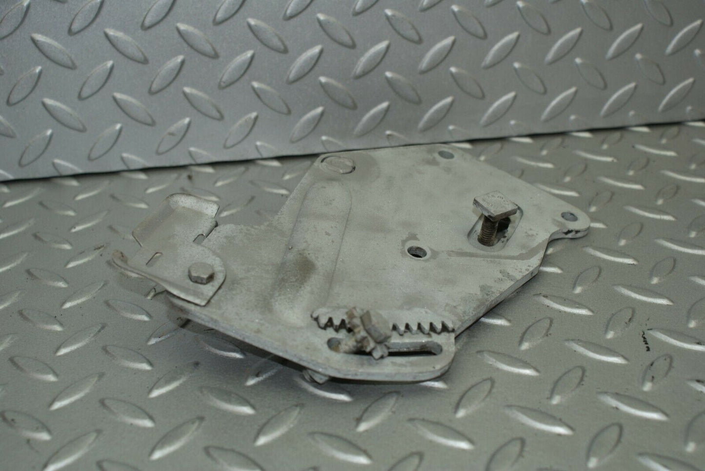 2564 Mercedes-Benz W116 350SE Power Steering Pump Bracket