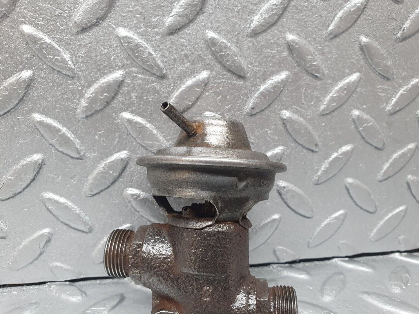 43527 Mercedes-Benz C126 380SEC Coupe Exhaust Gas Recirculation Valve EGR 0001408160