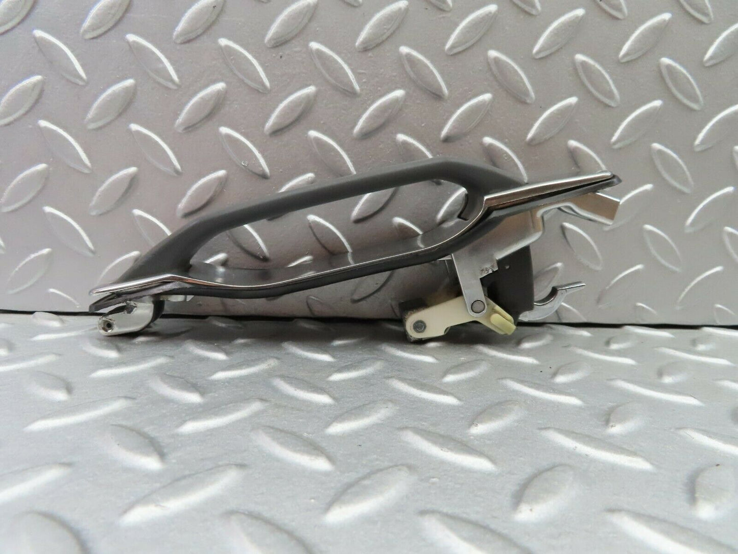 6077 Mercedes-Benz W126 380SE Exterior Door Handle Rear Right 1267600059