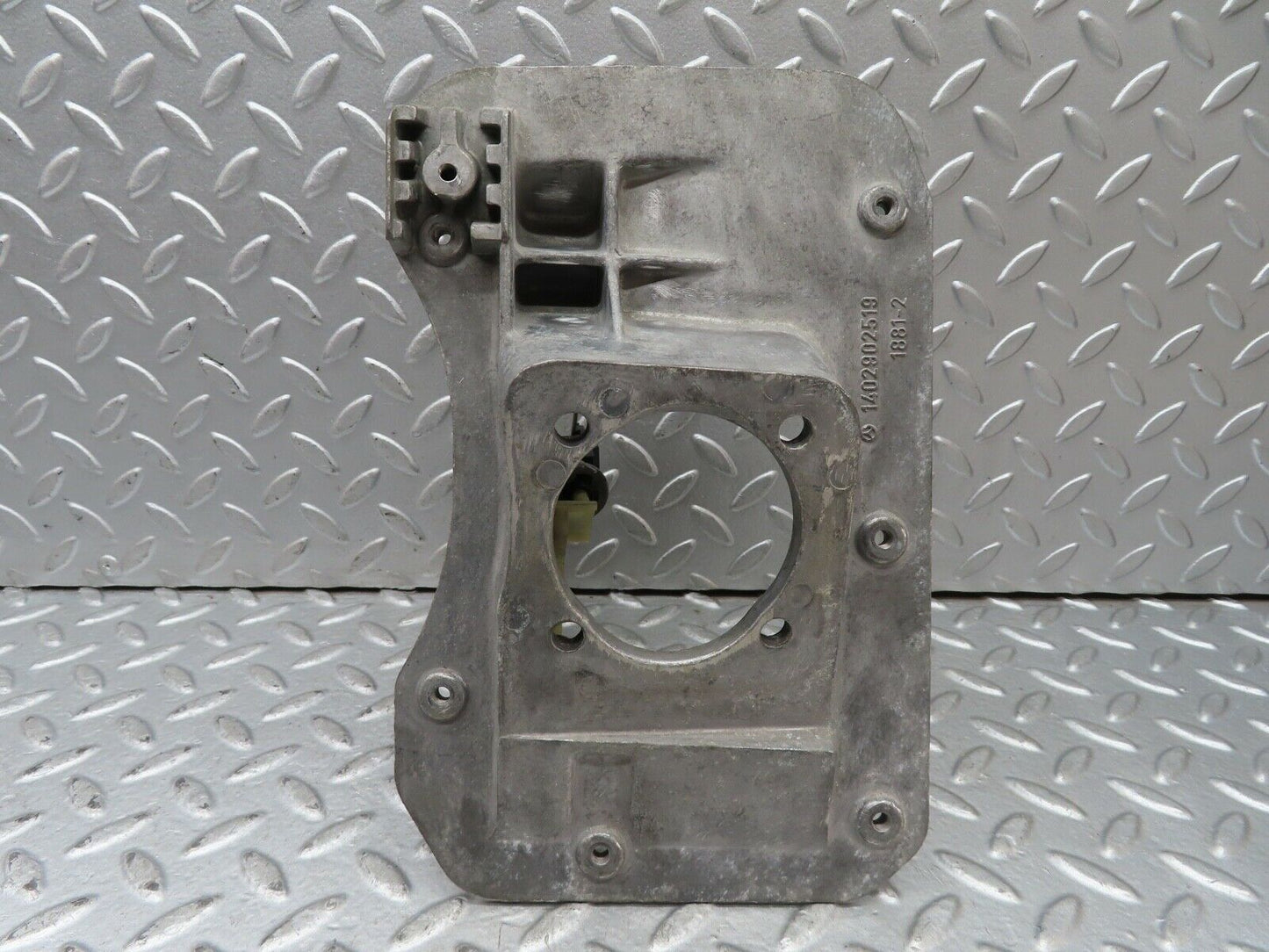 19526 Mercedes-Benz C140 CL420 Coupe Brake Pedal Bracket 1402902519