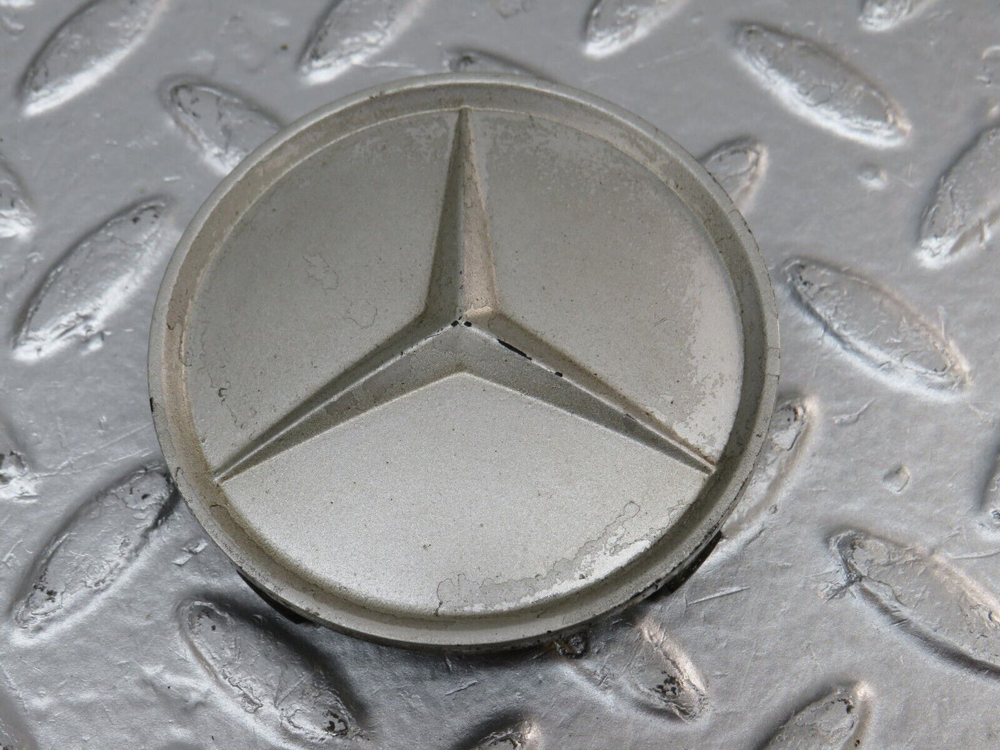 34196 Mercedes-Benz W124 260E Wheel Hub Cap Set