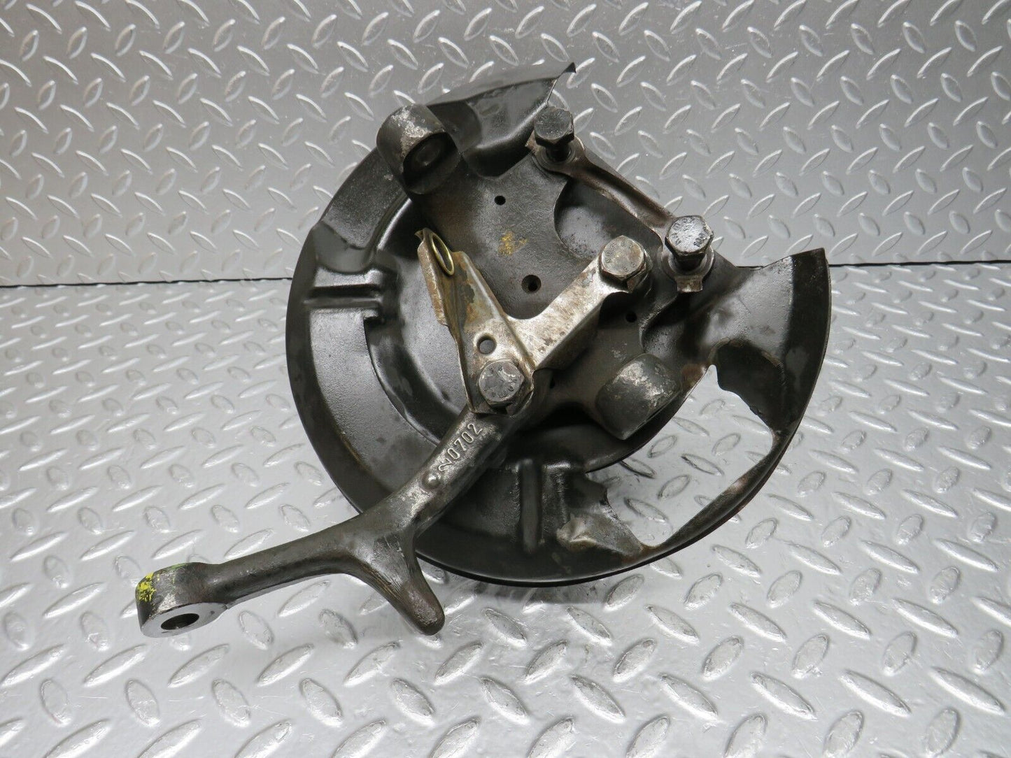0849 Mercedes-Benz C107 350SLC Coupe Wheel Hub Front Left