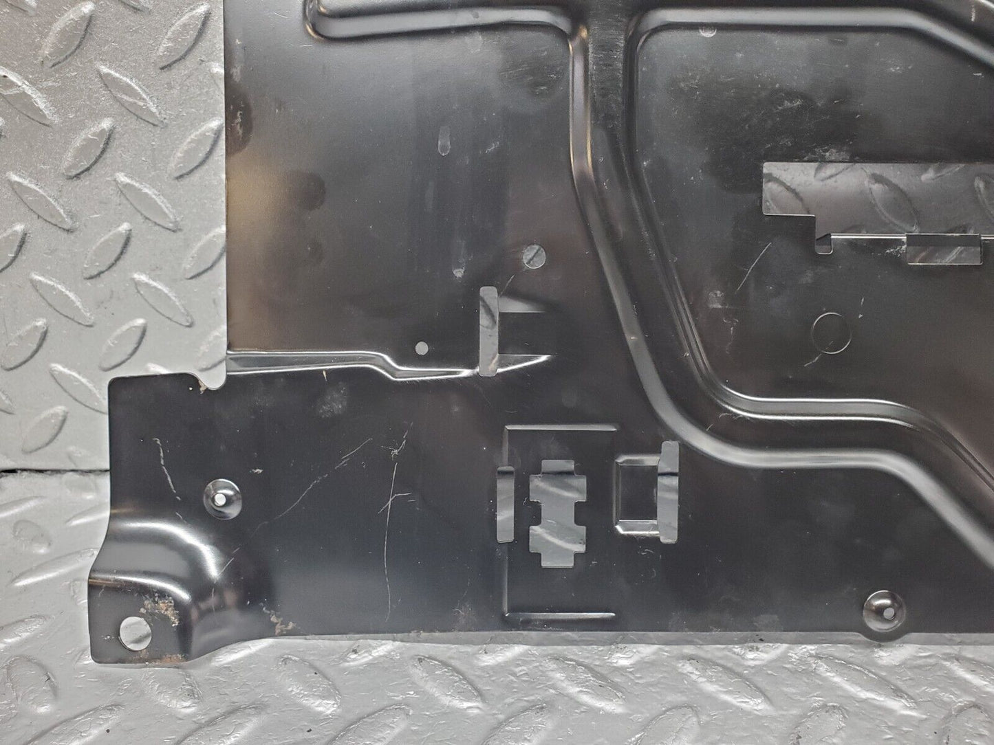 45629 Mercedes-Benz W126 420SE Left Footwell Relay Holder Bracket