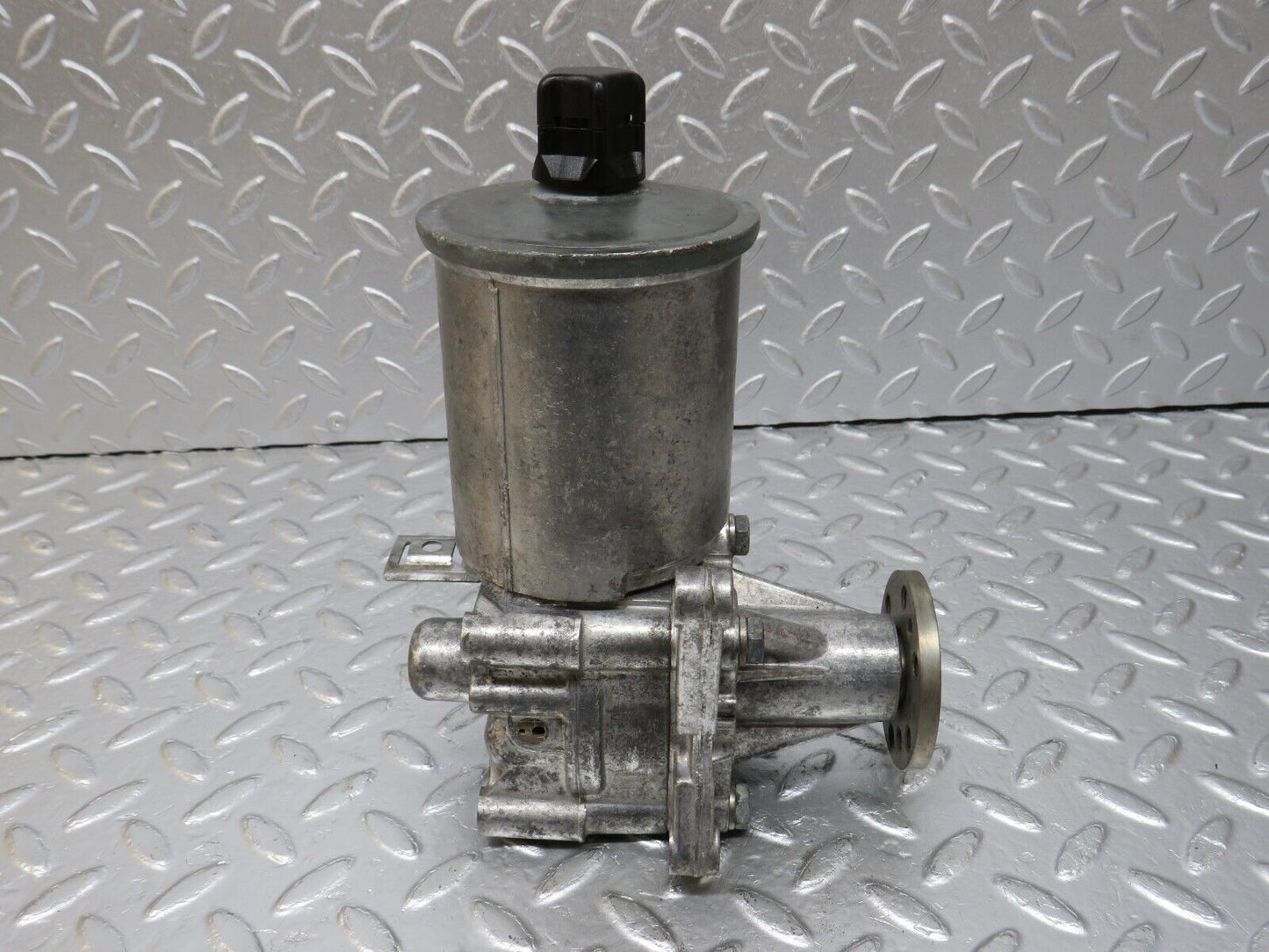 34150 Mercedes-Benz W124 260E Power Steering Pump 1244601880