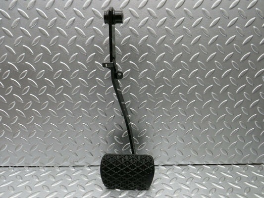 22514 Mercedes-Benz C124 E220 Coupe Brake Pedal With Rubber 1232910082