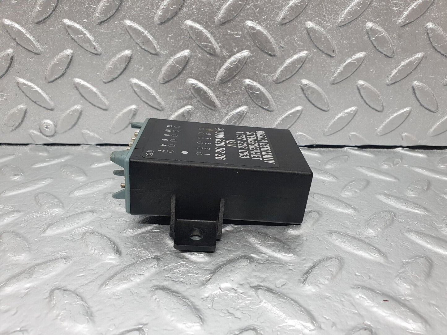 43521 Mercedes-Benz C126 380SEC Coupe Seat Belt Presenter Relay 0008205826