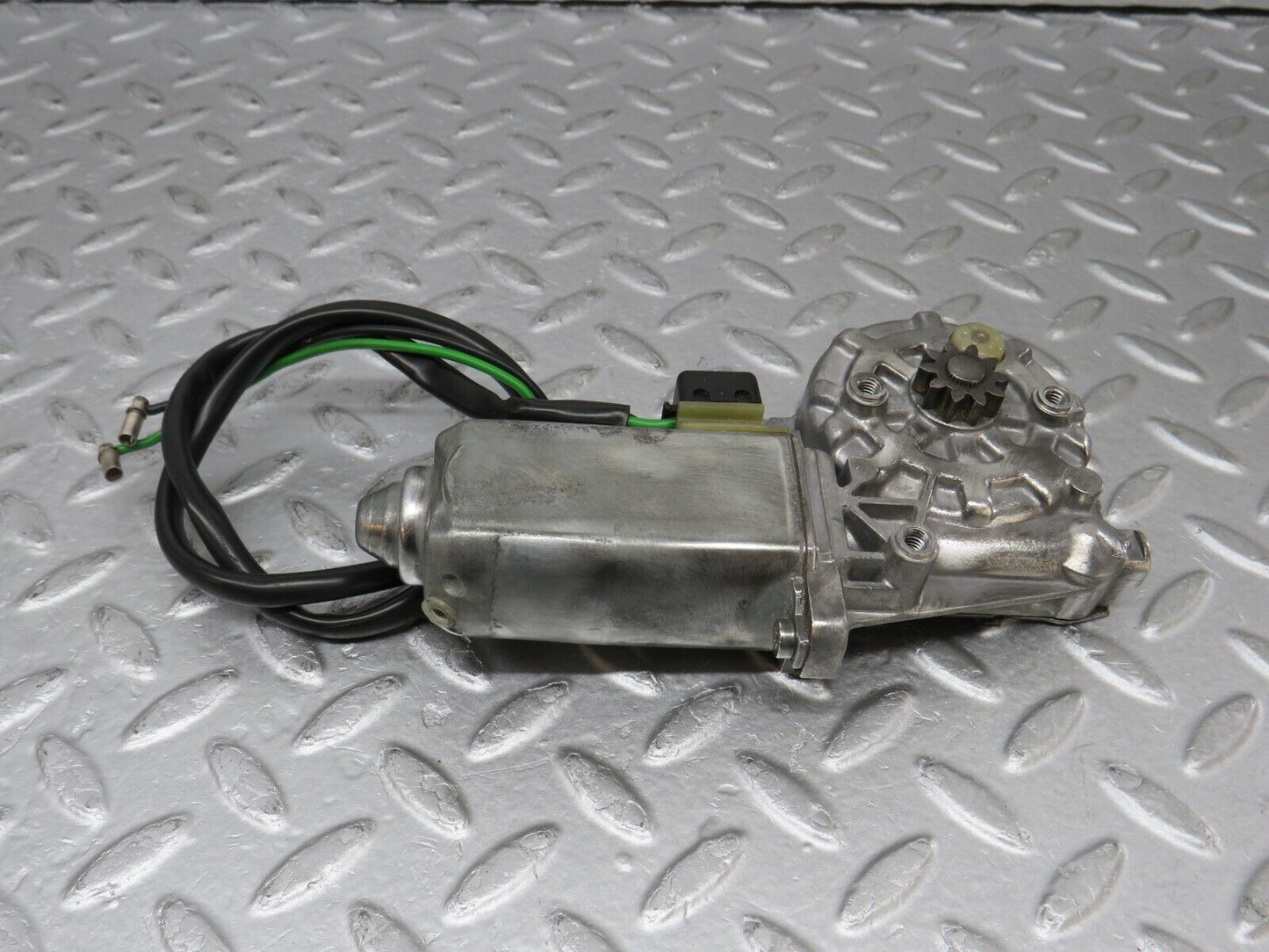 36155 Mercedes-Benz W126 420SE Rear Left Window Regulator Motor 0130821037