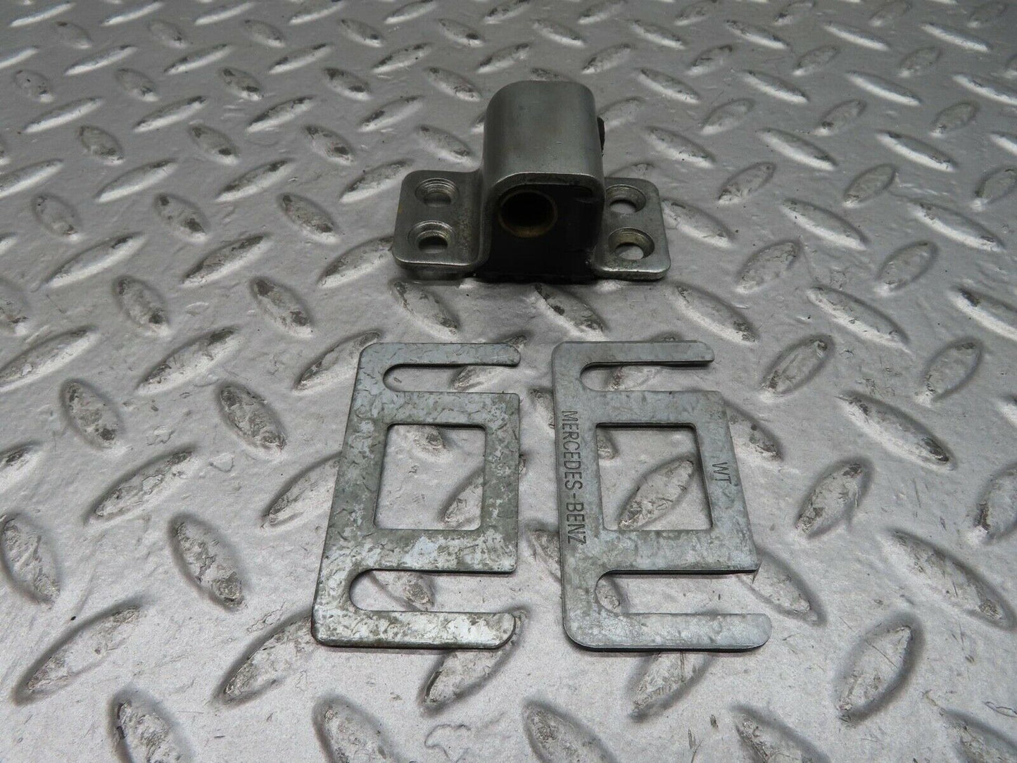 7036 Mercedes-Benz W123 230E Door Lock Latch Right Side
