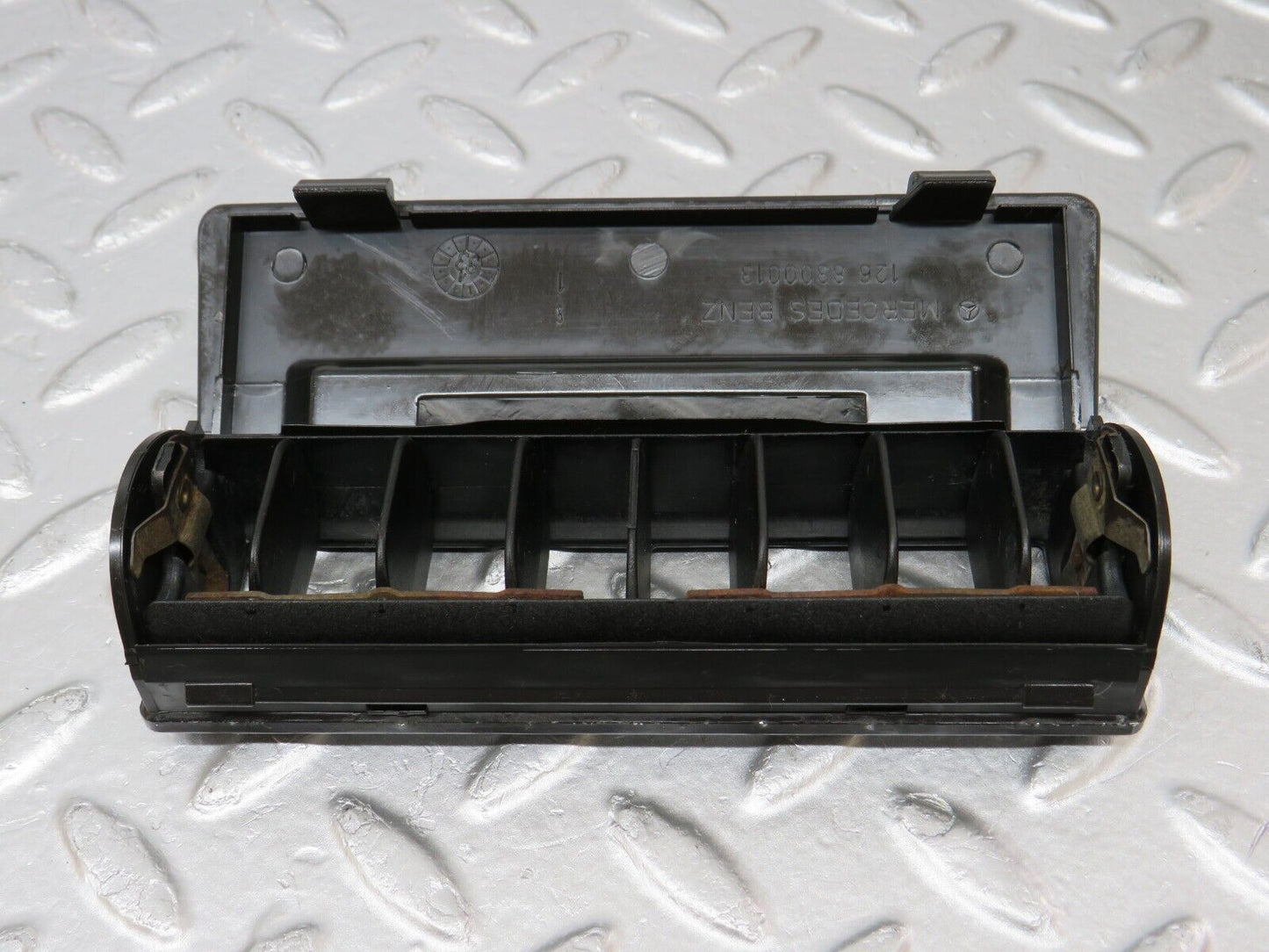 34339 Mercedes-Benz C126 380SEC Coupe Centre Console Air Vent 1268300013