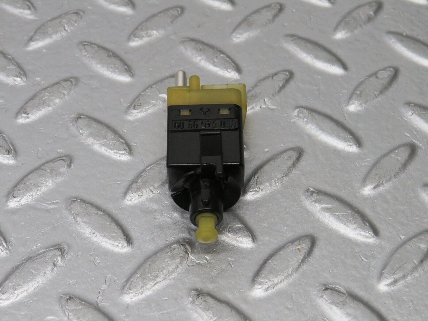 38399 Mercedes-Benz R129 280SL Coupe Brake Light Switch 0005459909 03880905