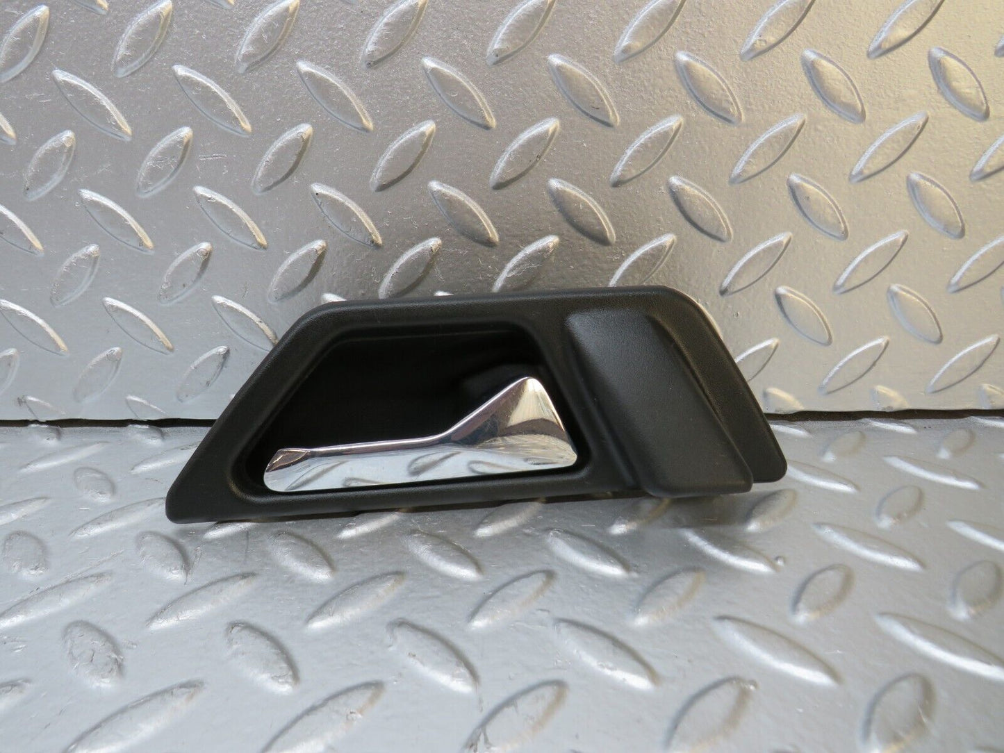 30266 Mercedes-Benz W124 230E Interior Door Handle Front Right 1247600261