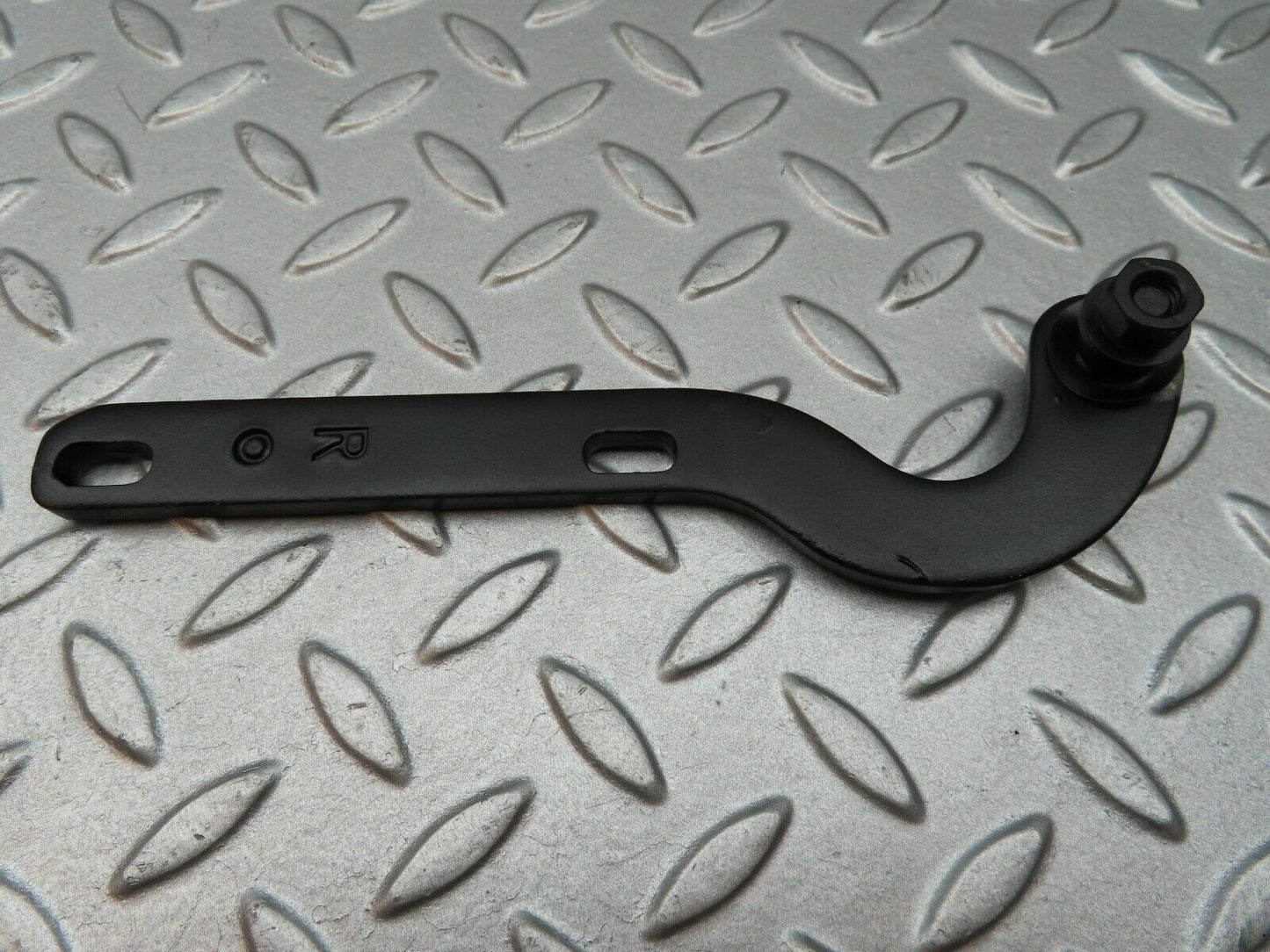 3625 Mercedes-Benz W115 220D Right Bonnet Hinge Support