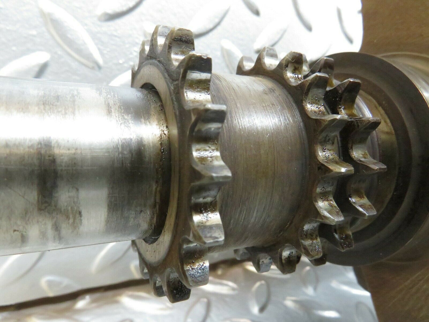23879 Mercedes-Benz R107 450SL Crankshaft 1170311001