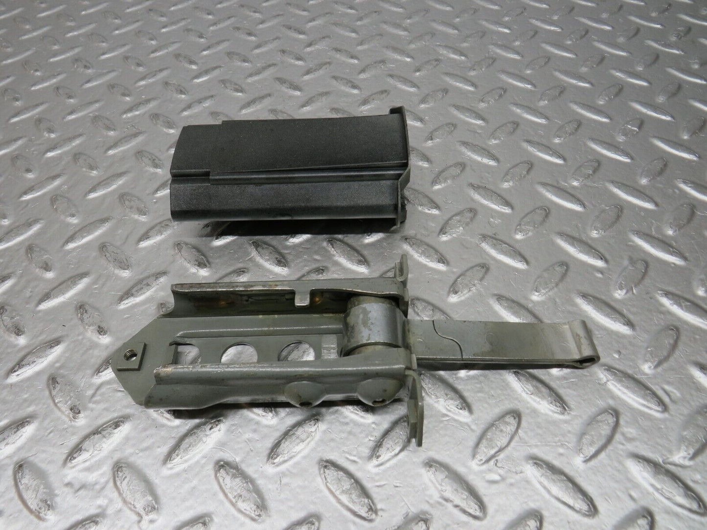 31800 Mercedes-Benz W201 190LE 1.8L Door Safety Check Strap