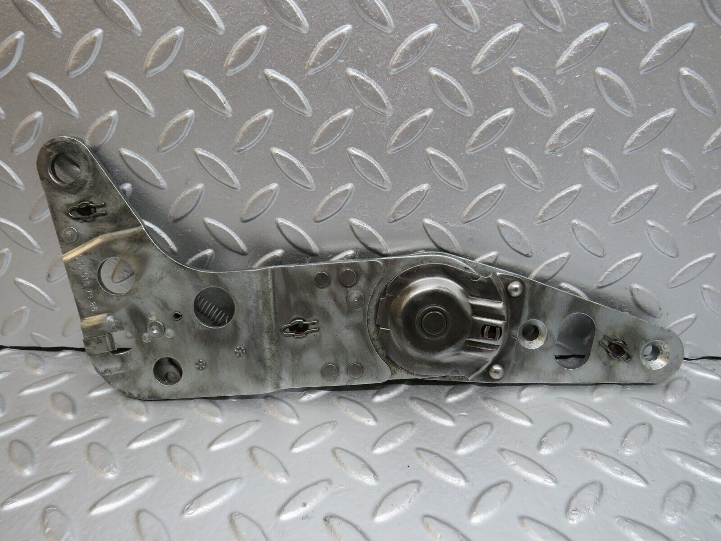 33210 Mercedes-Benz R107 Front Left Seat Hinge Pair 0009107685 0009107986