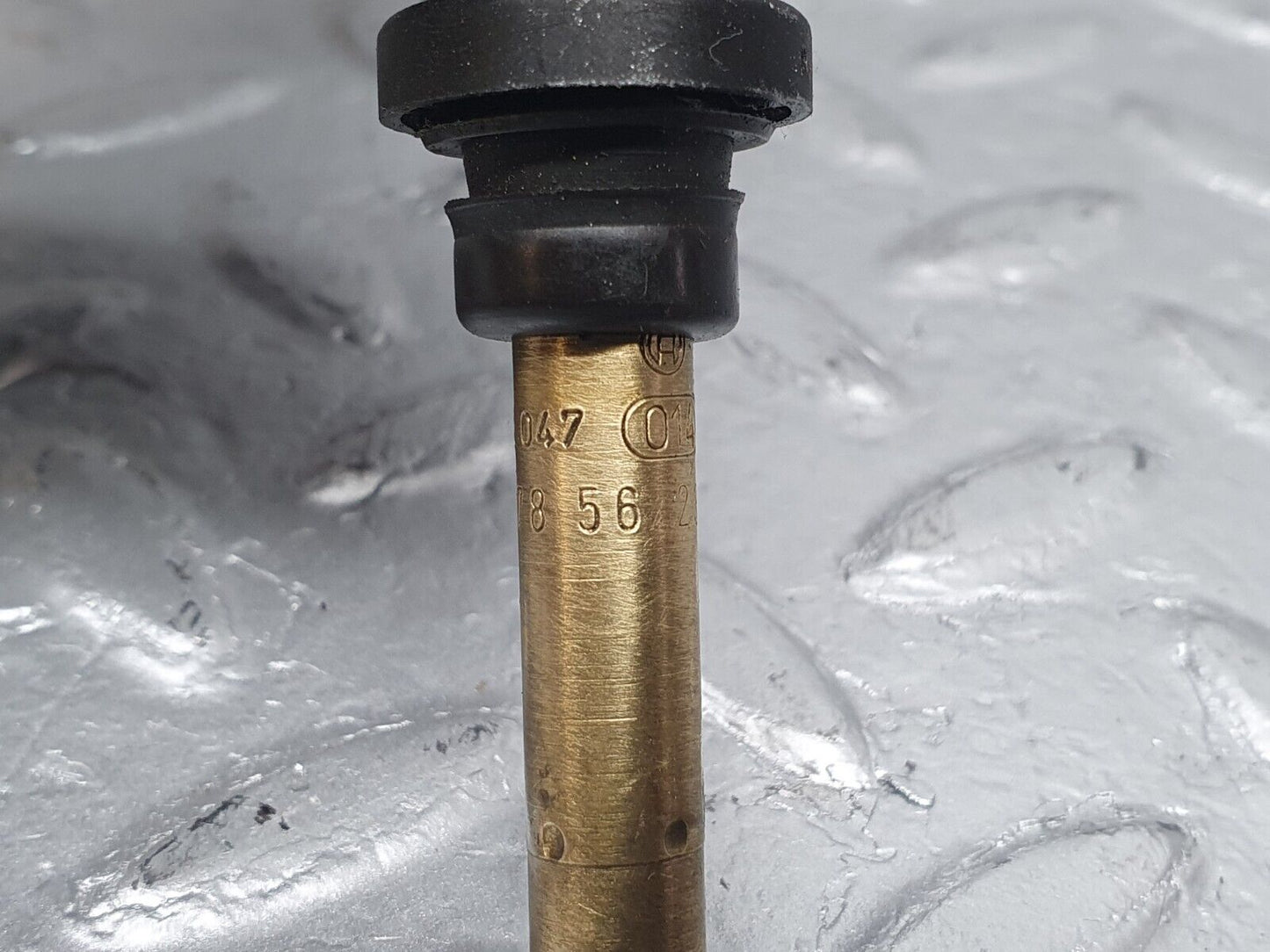41033 Mercedes-Benz W126 300SE Fuel Injector Bosch 0000785623 0437502047