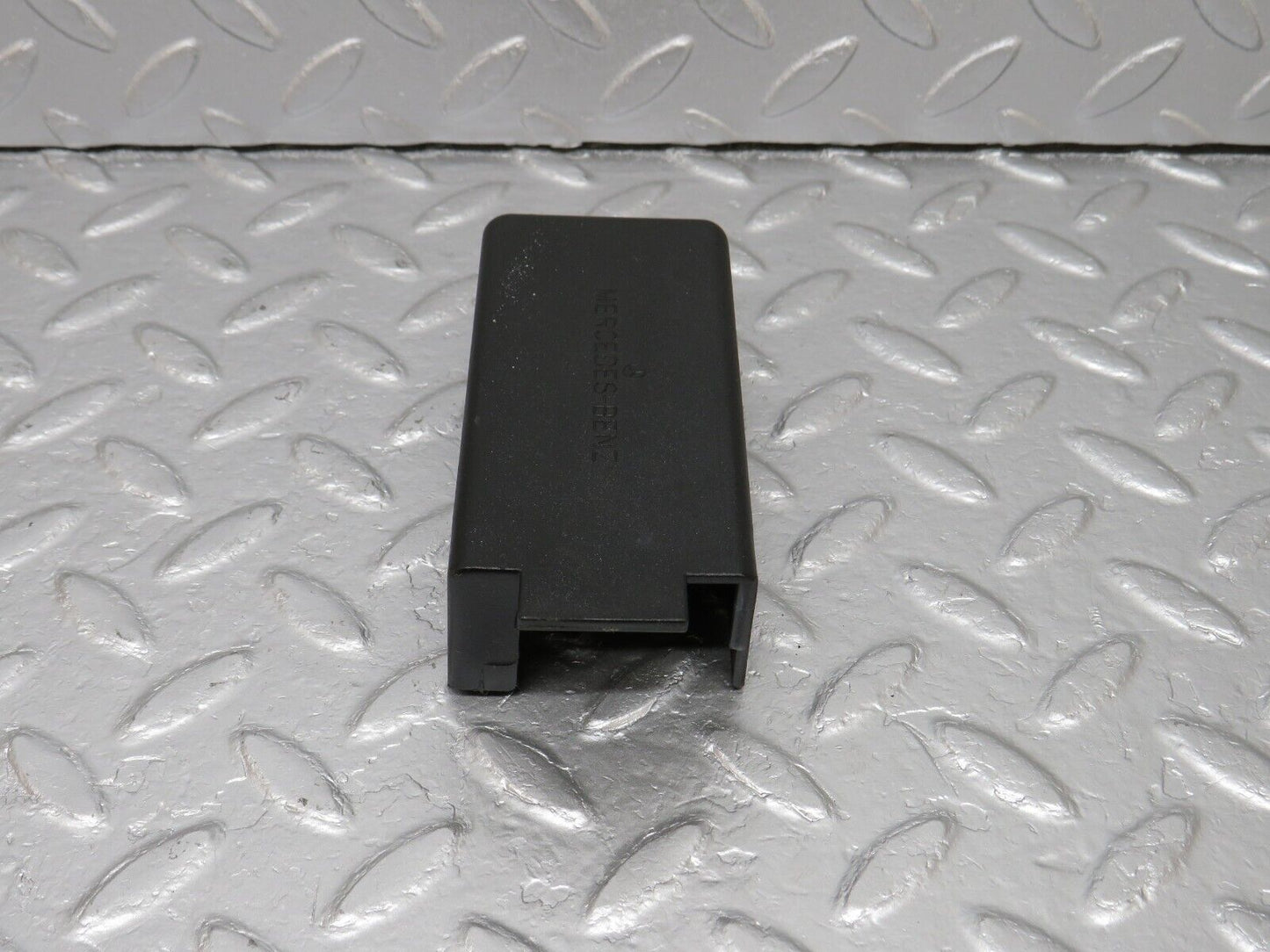 40669 Mercedes-Benz W123 300D Glow Plug Relay Cover 0005454245 3330591371