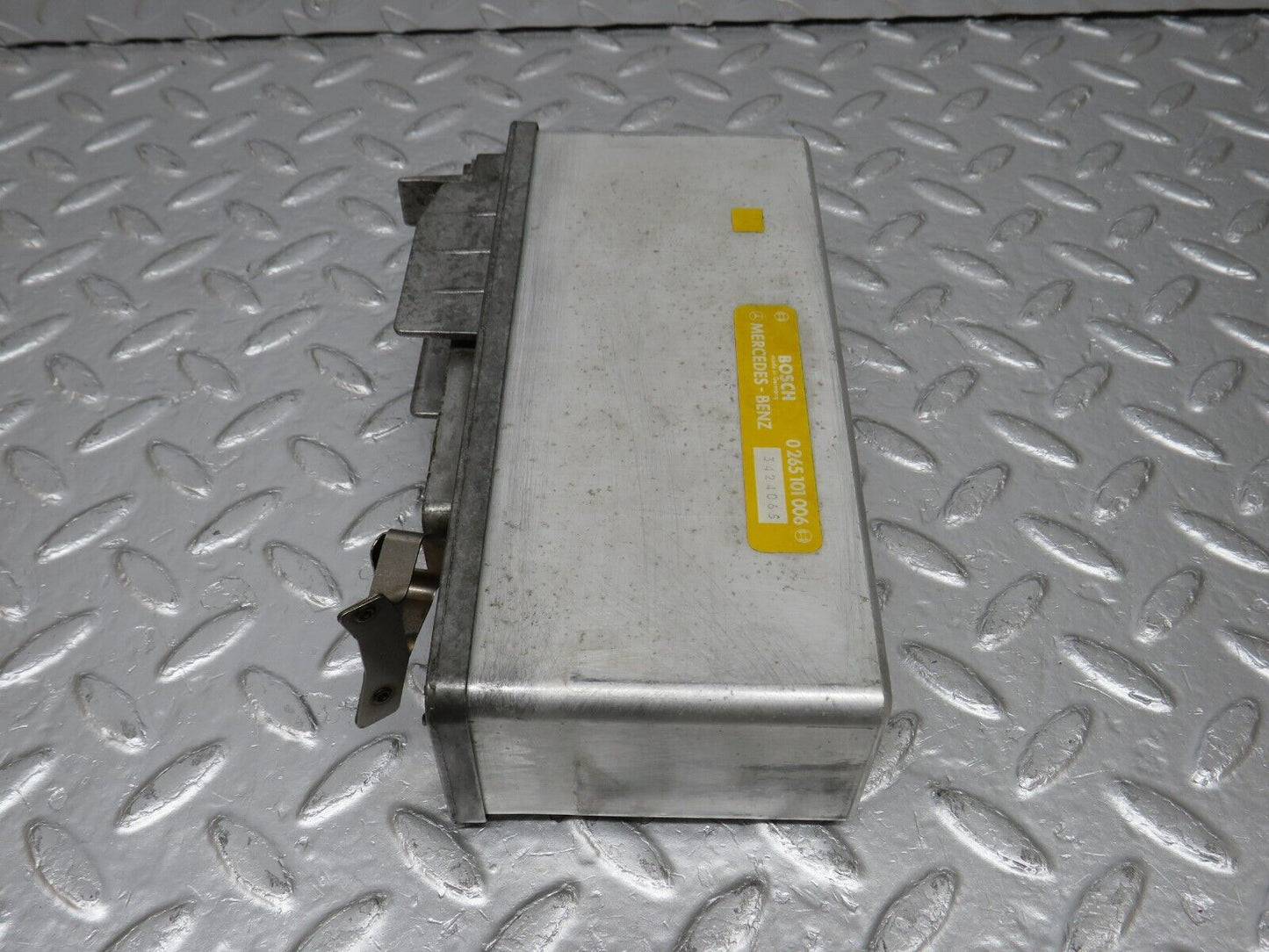 34304 Mercedes-Benz C126 380SEC Coupe ABS Control Unit Bosch 0265101006