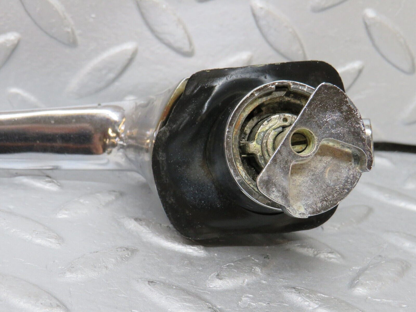 35817 Mercedes-Benz W108 Front Right Chrome Door Handle No Key 1087660801